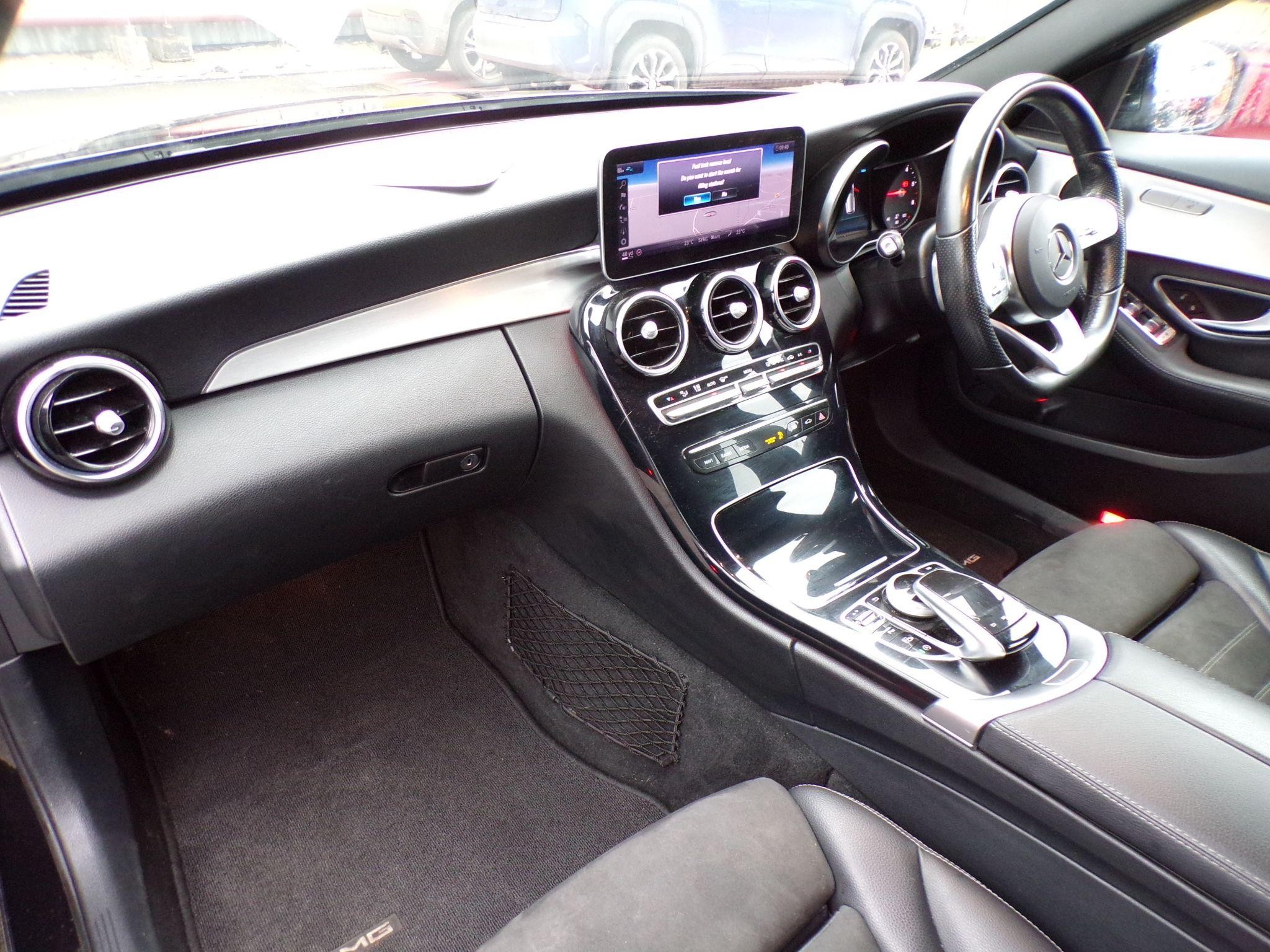 Mercedes-Benz C-Class Image 13