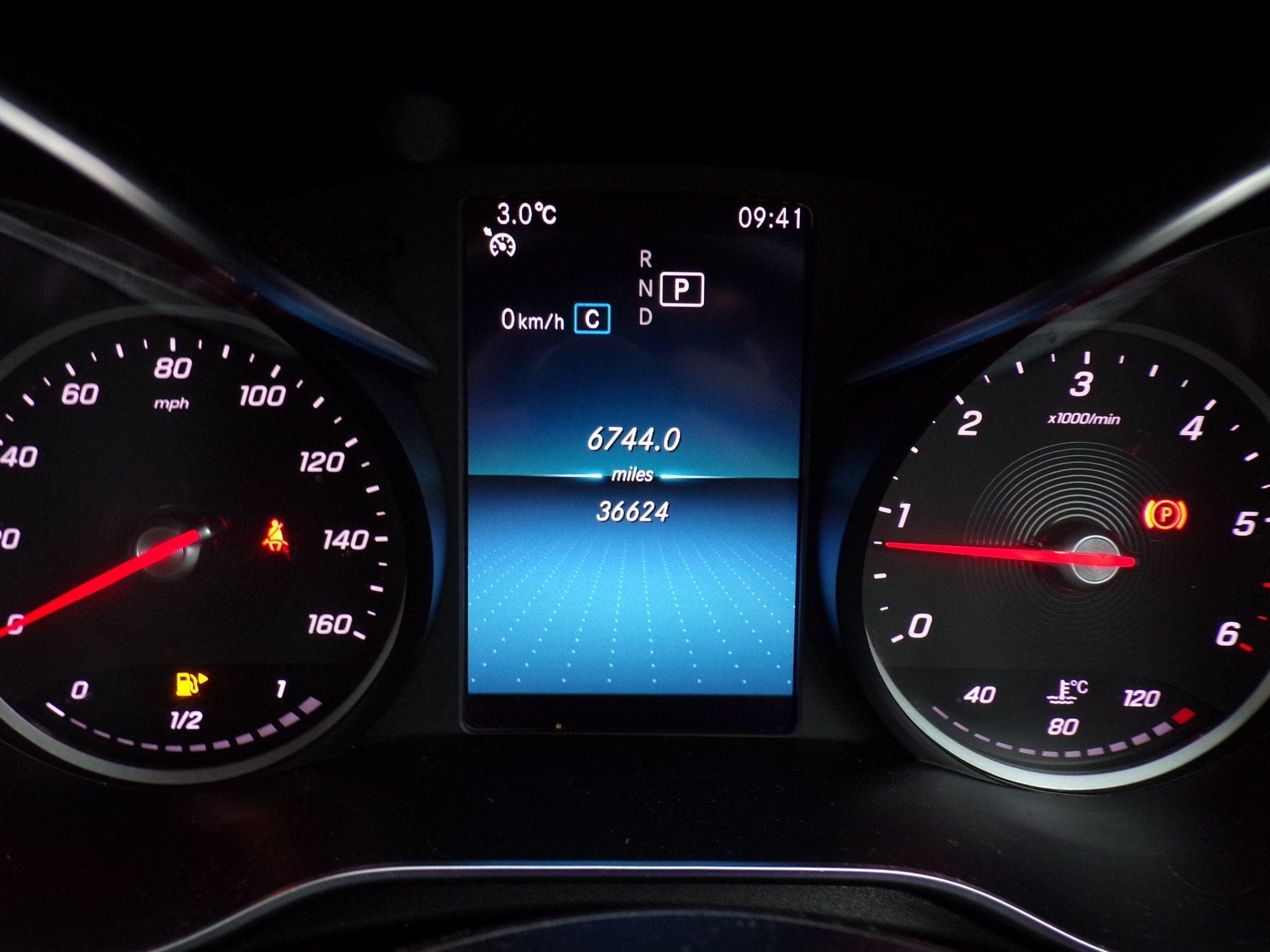 Mercedes-Benz C-Class Image 18
