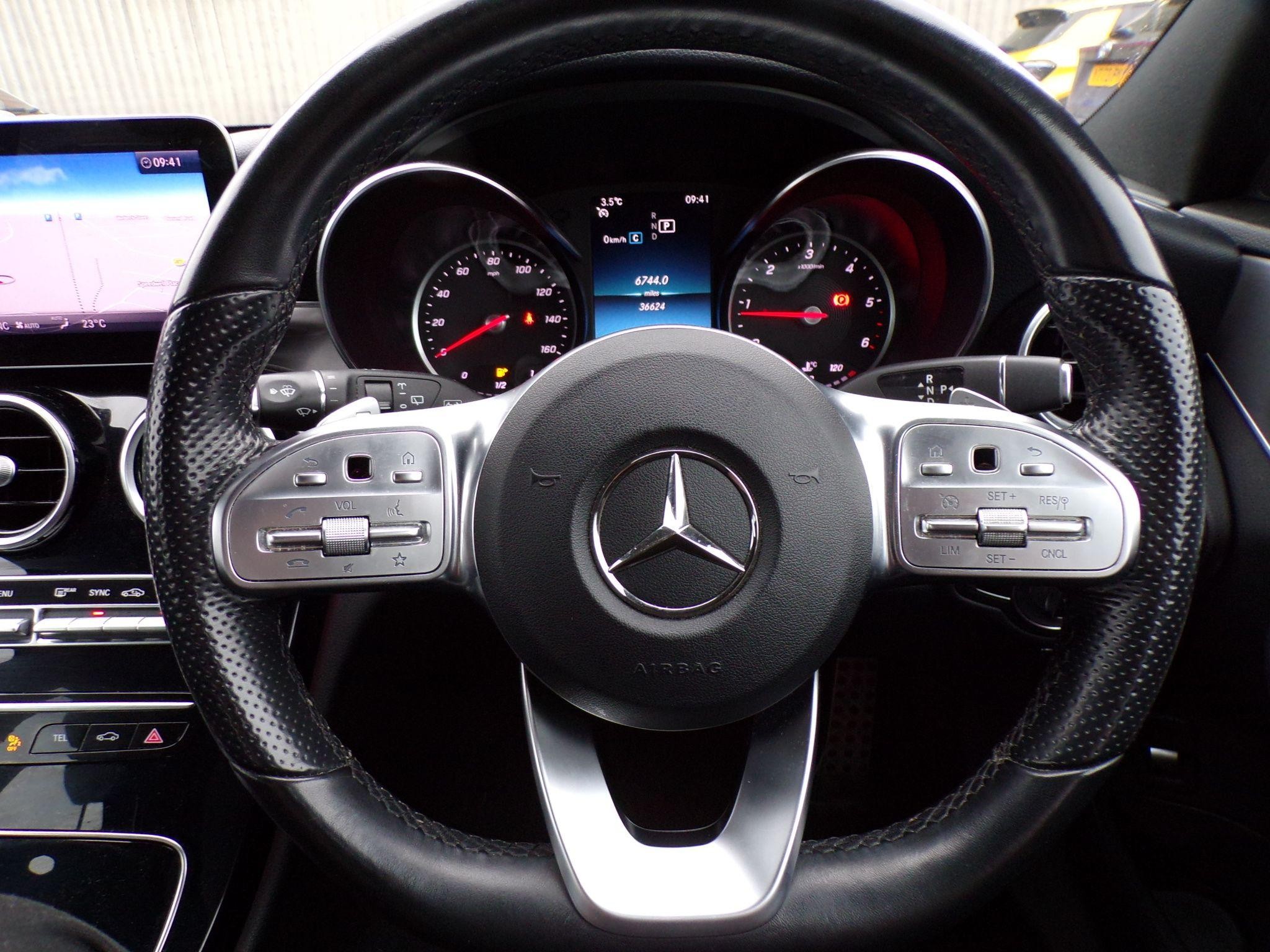 Mercedes-Benz C-Class Image 19