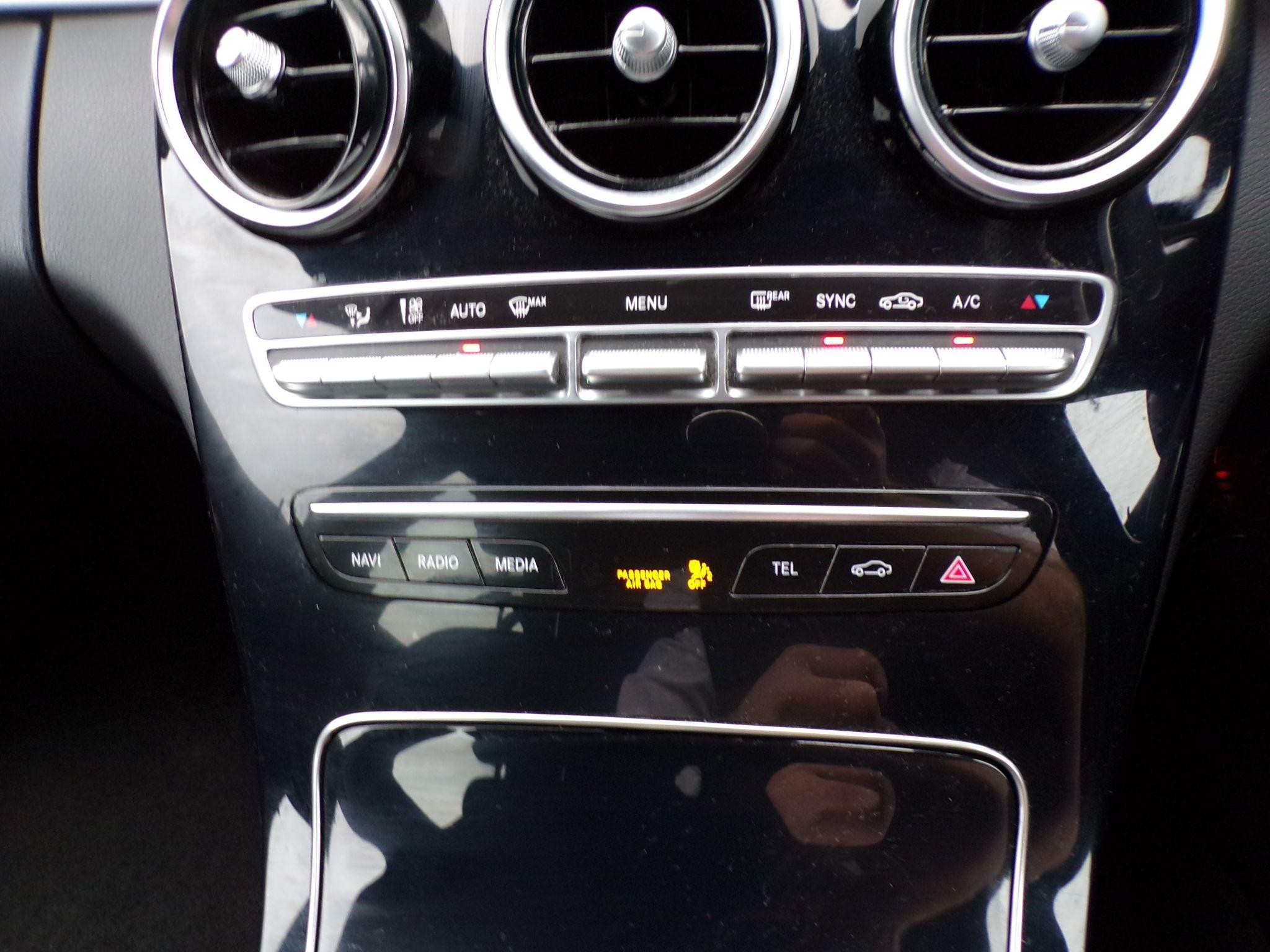 Mercedes-Benz C-Class Image 23