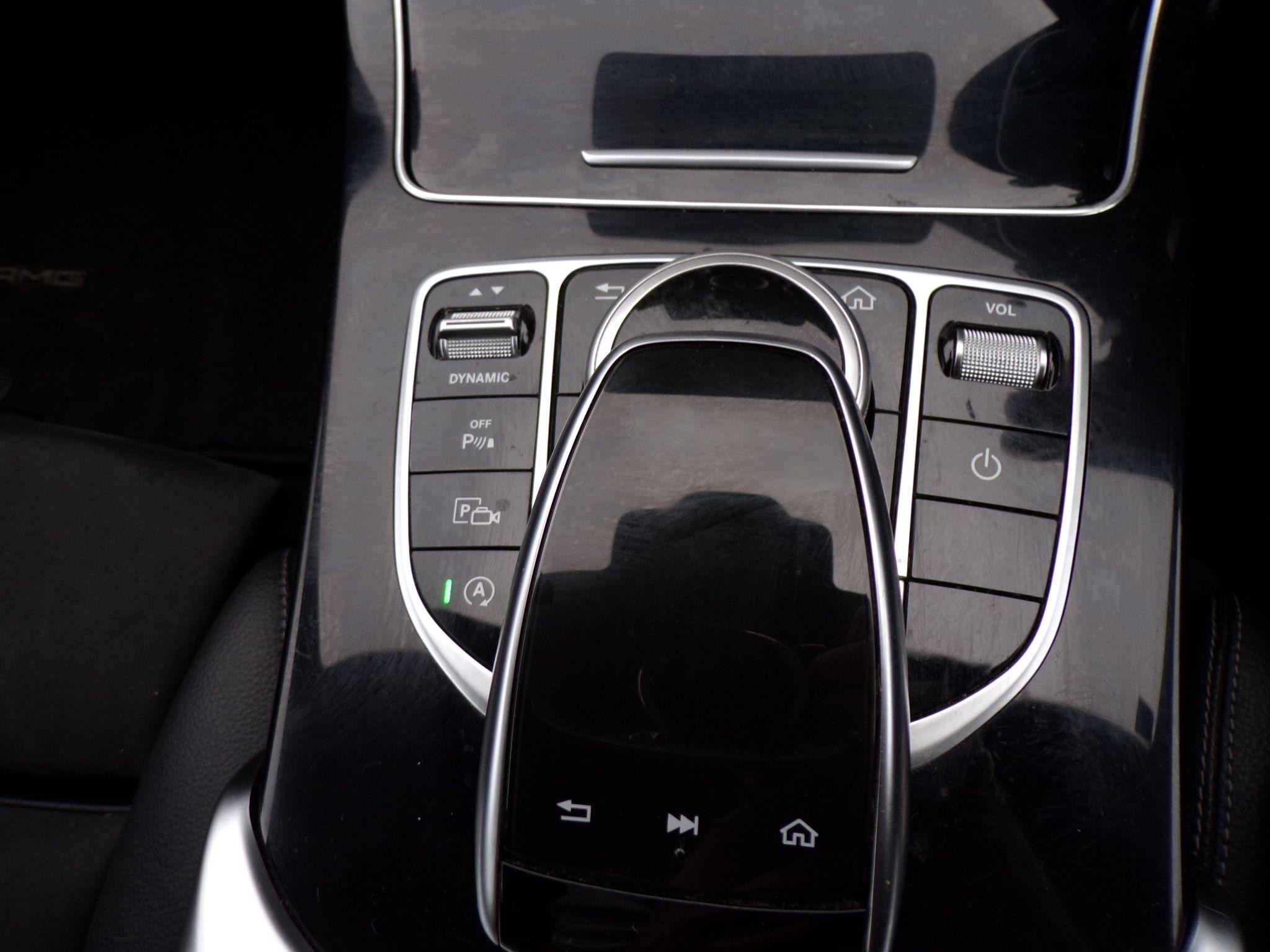 Mercedes-Benz C-Class Image 24