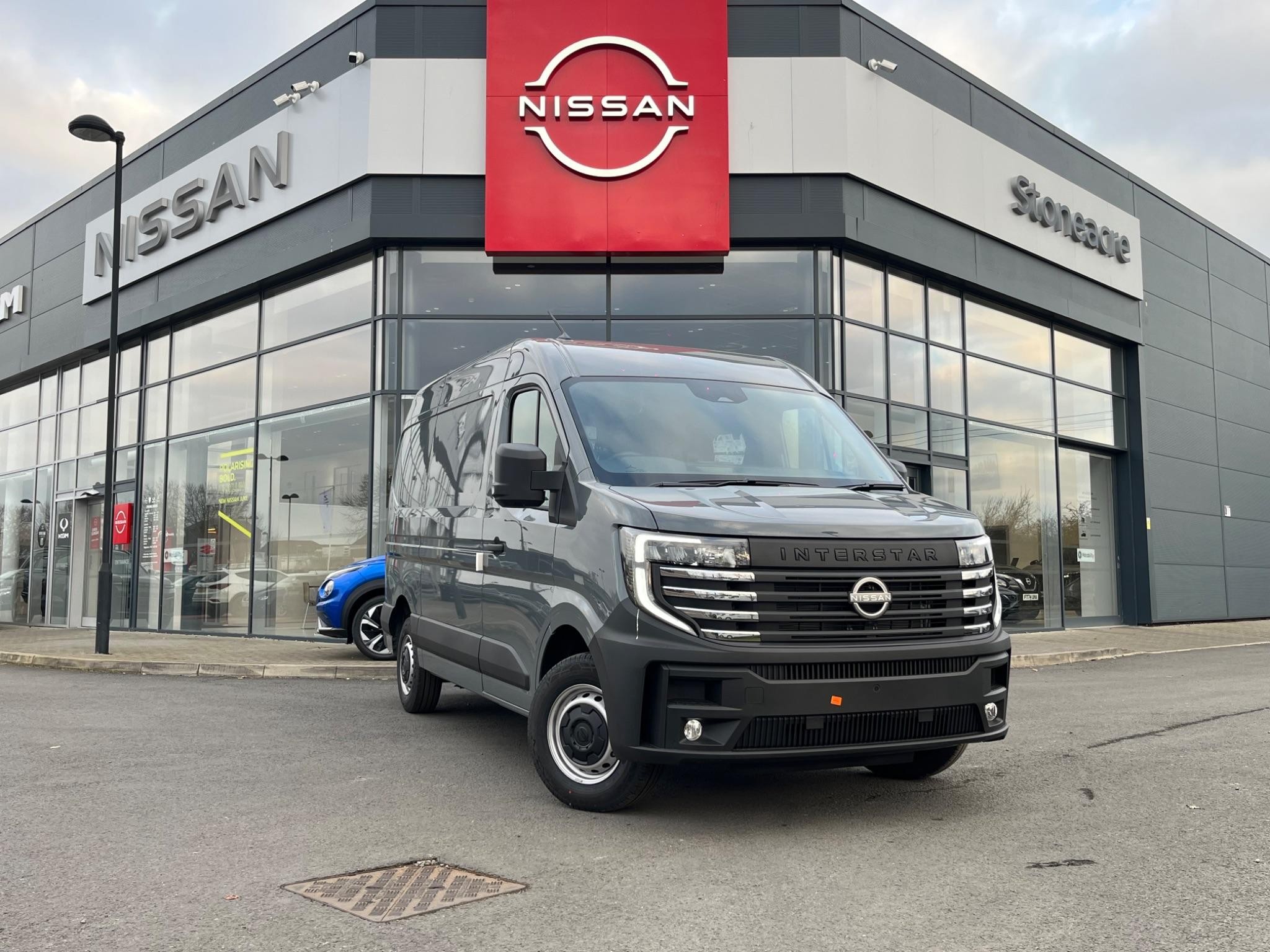 Nissan Interstar Image 1