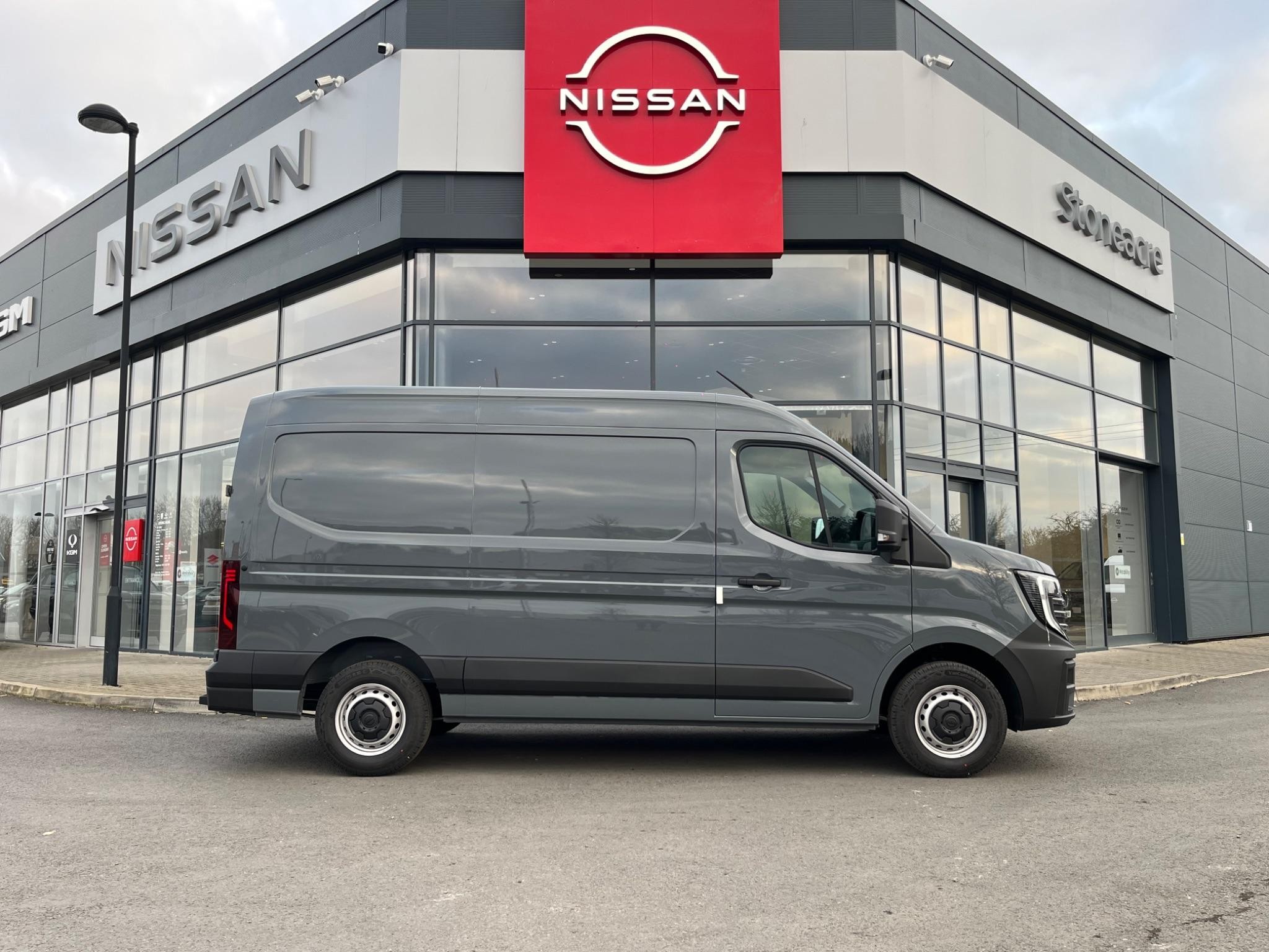 Nissan Interstar Image 2