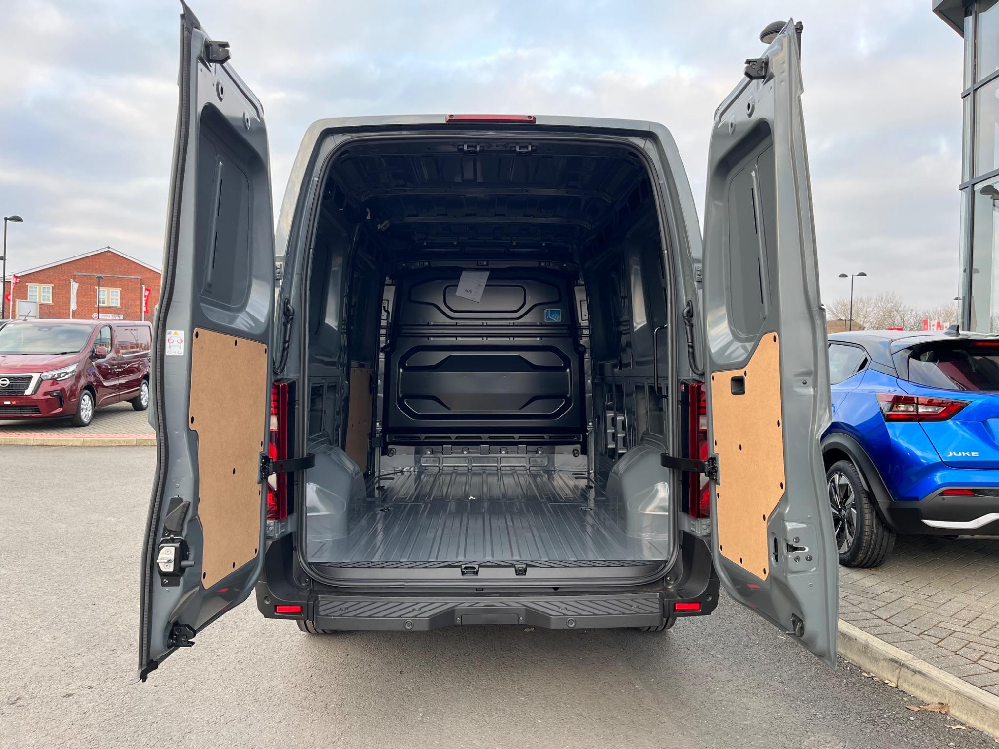 Nissan Interstar Image 14
