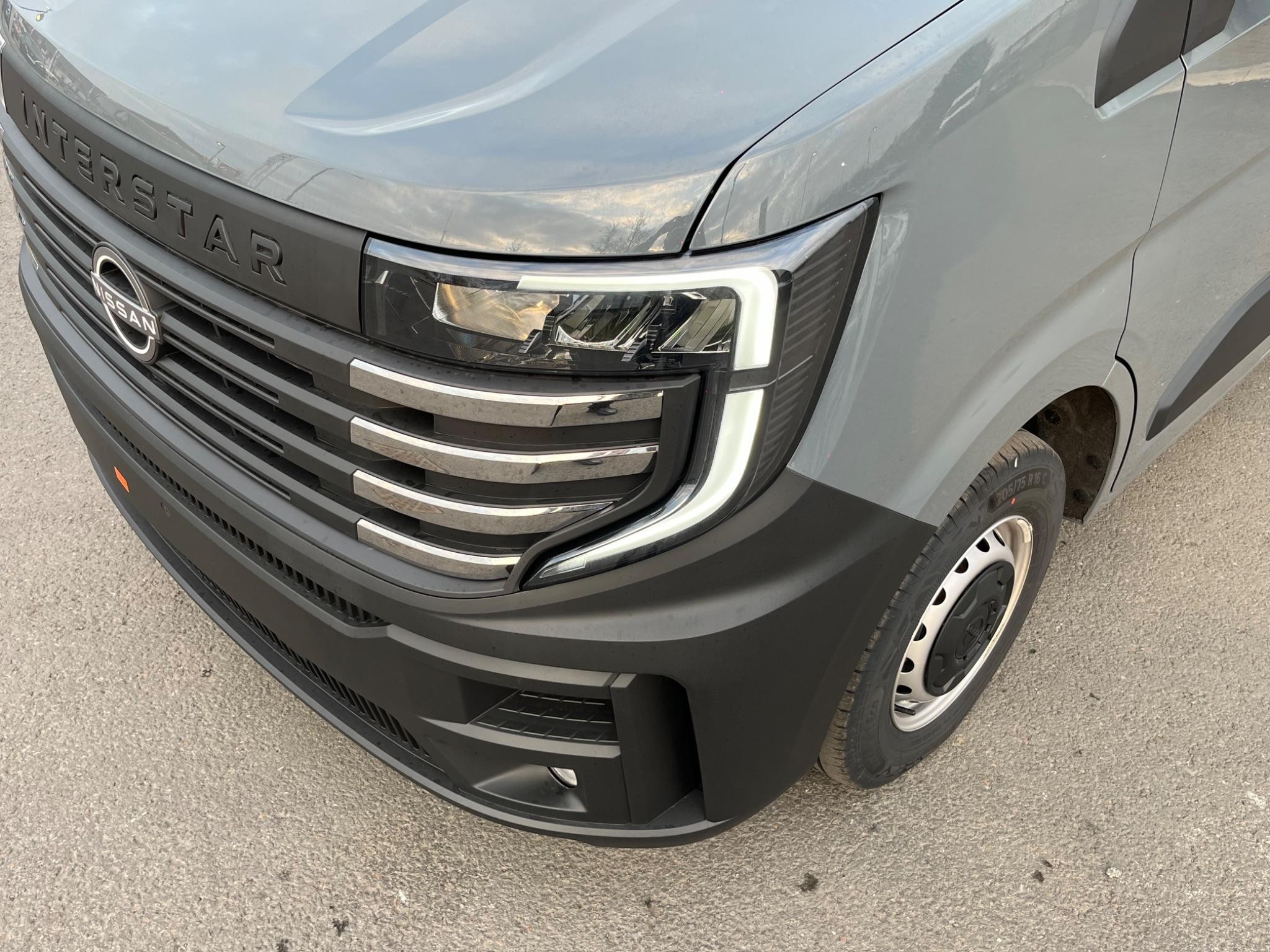 Nissan Interstar Image 16