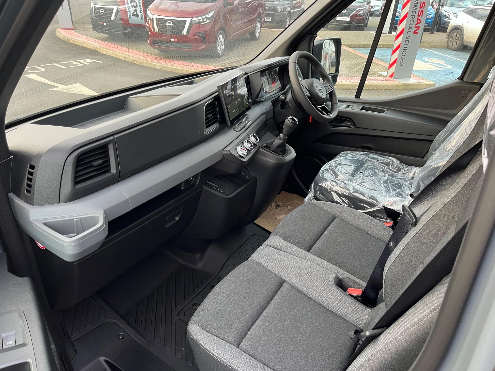 Nissan Interstar Image 25