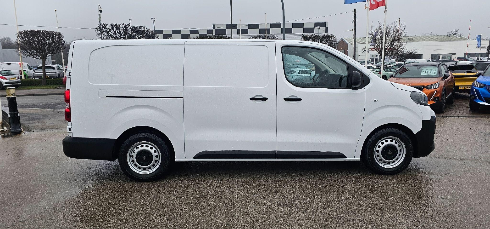 Peugeot e-Expert Image 2