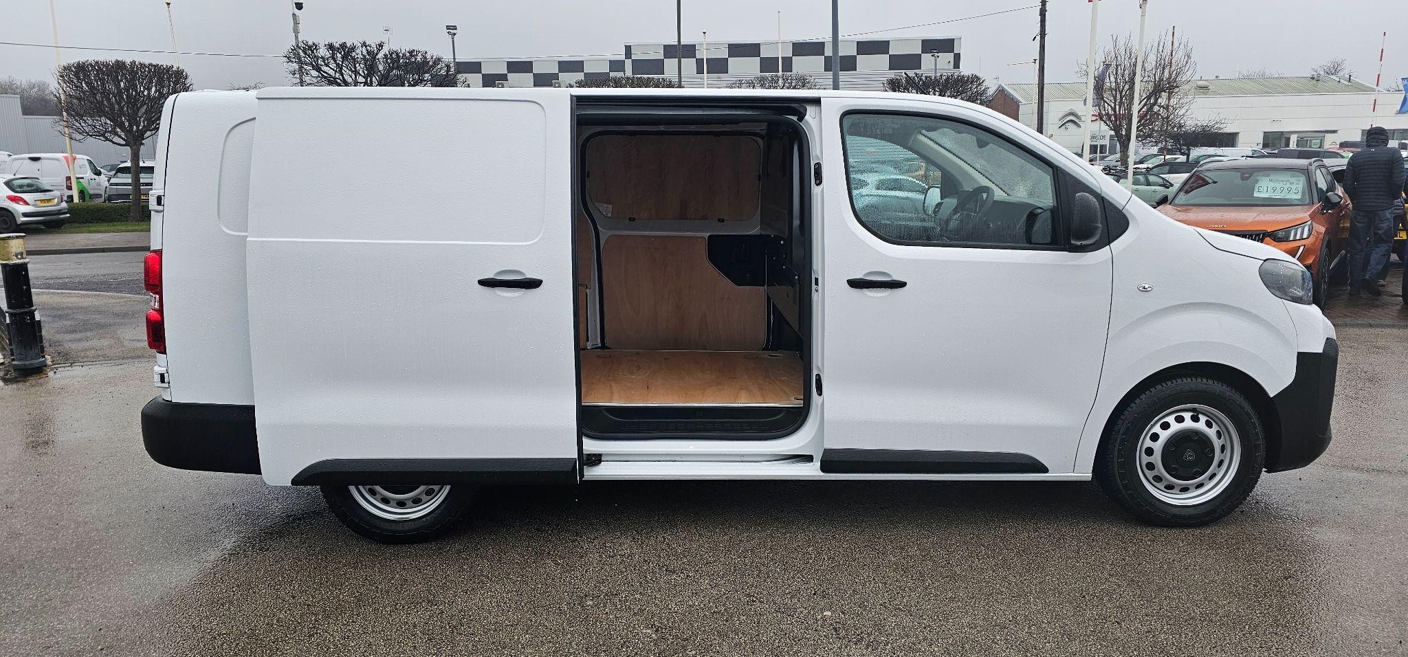 Peugeot e-Expert Image 9