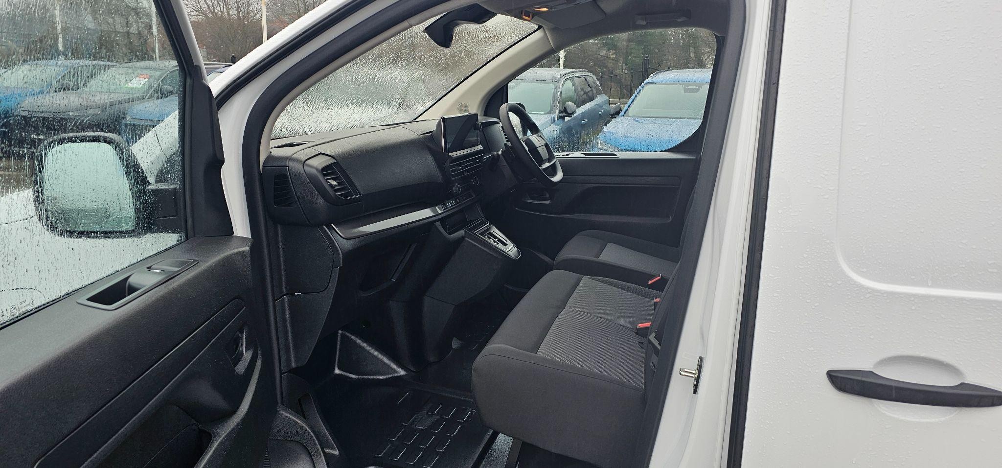Peugeot e-Expert Image 18
