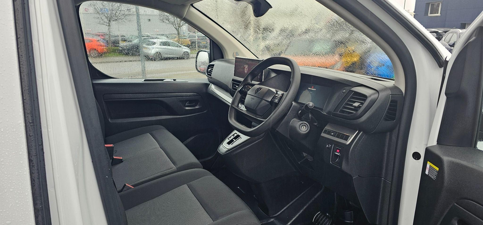 Peugeot e-Expert Image 19