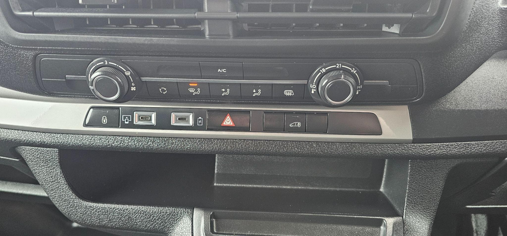 Peugeot e-Expert Image 22