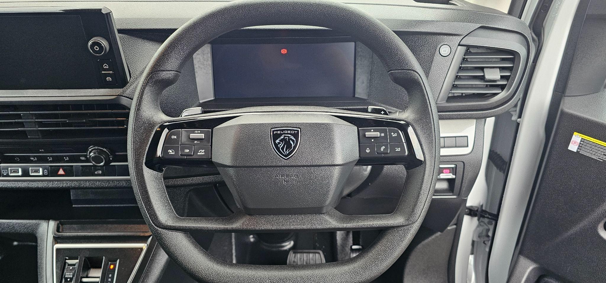 Peugeot e-Expert Image 25