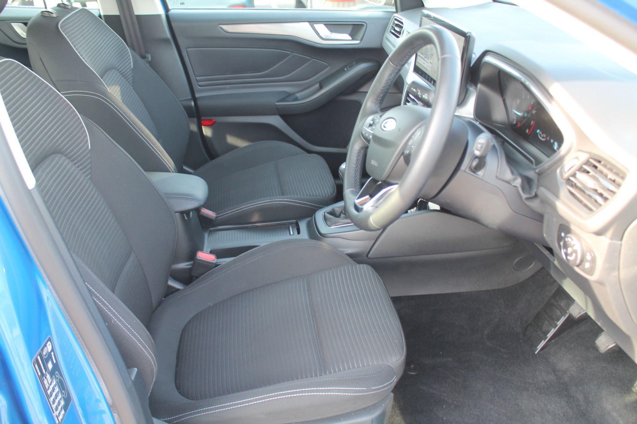 Ford Focus Image 12