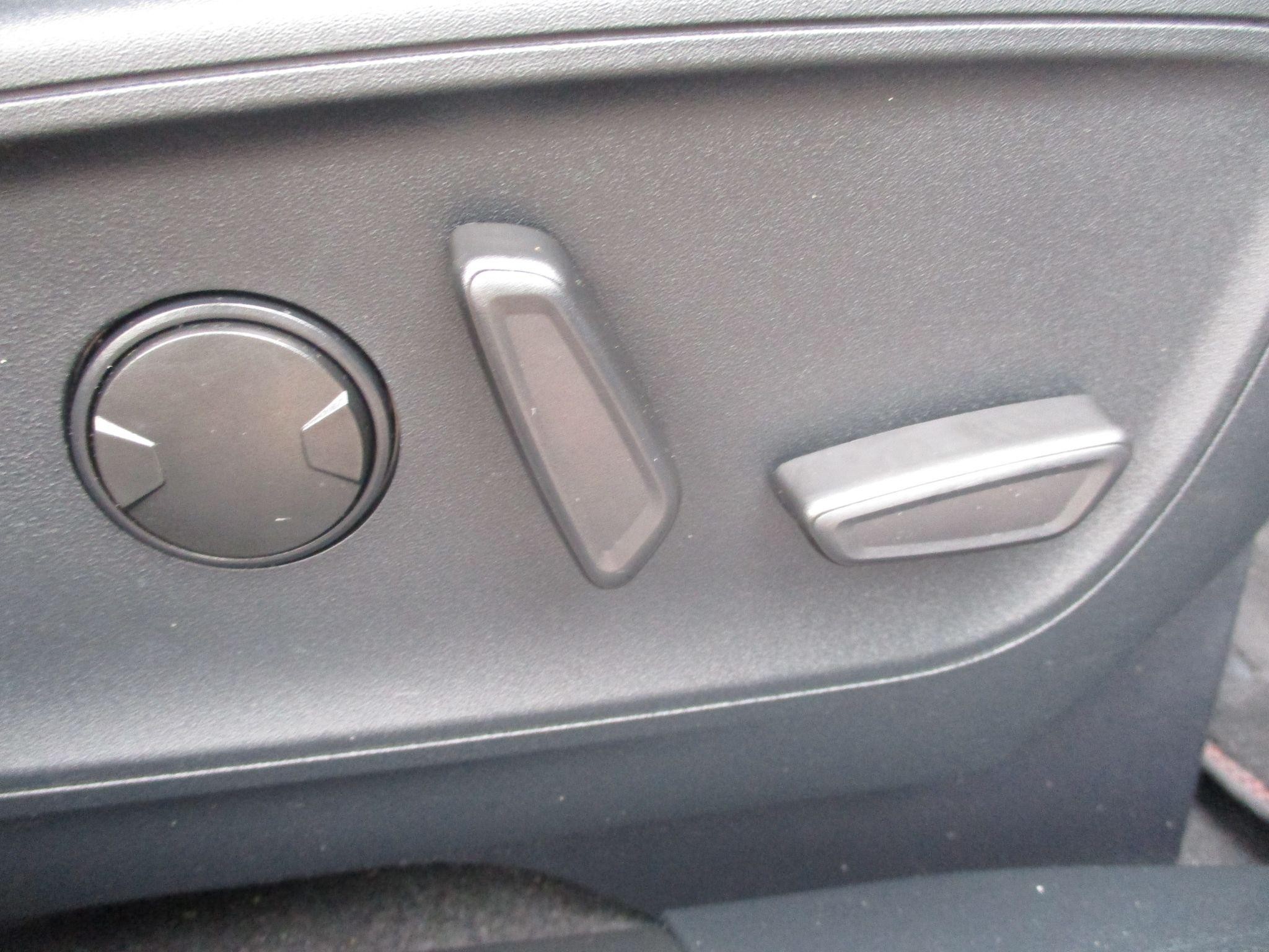 Ford Kuga Image 13