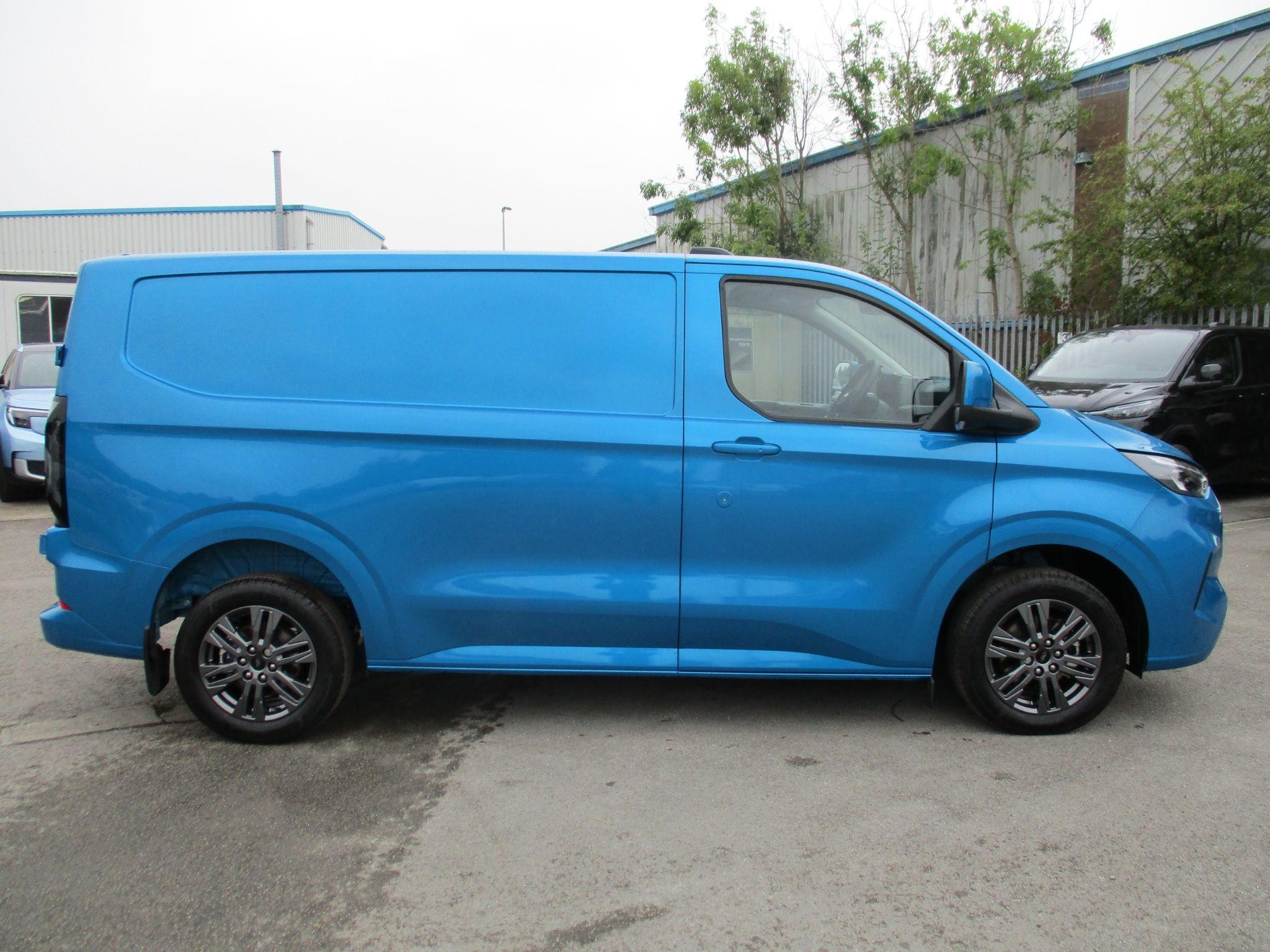 Ford Transit Custom Image 2