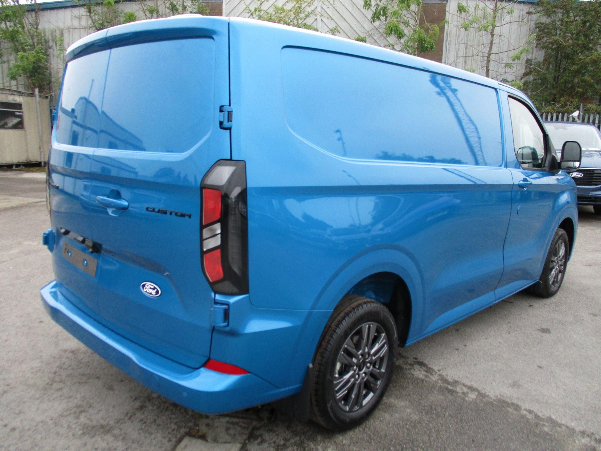 Ford Transit Custom Image 3