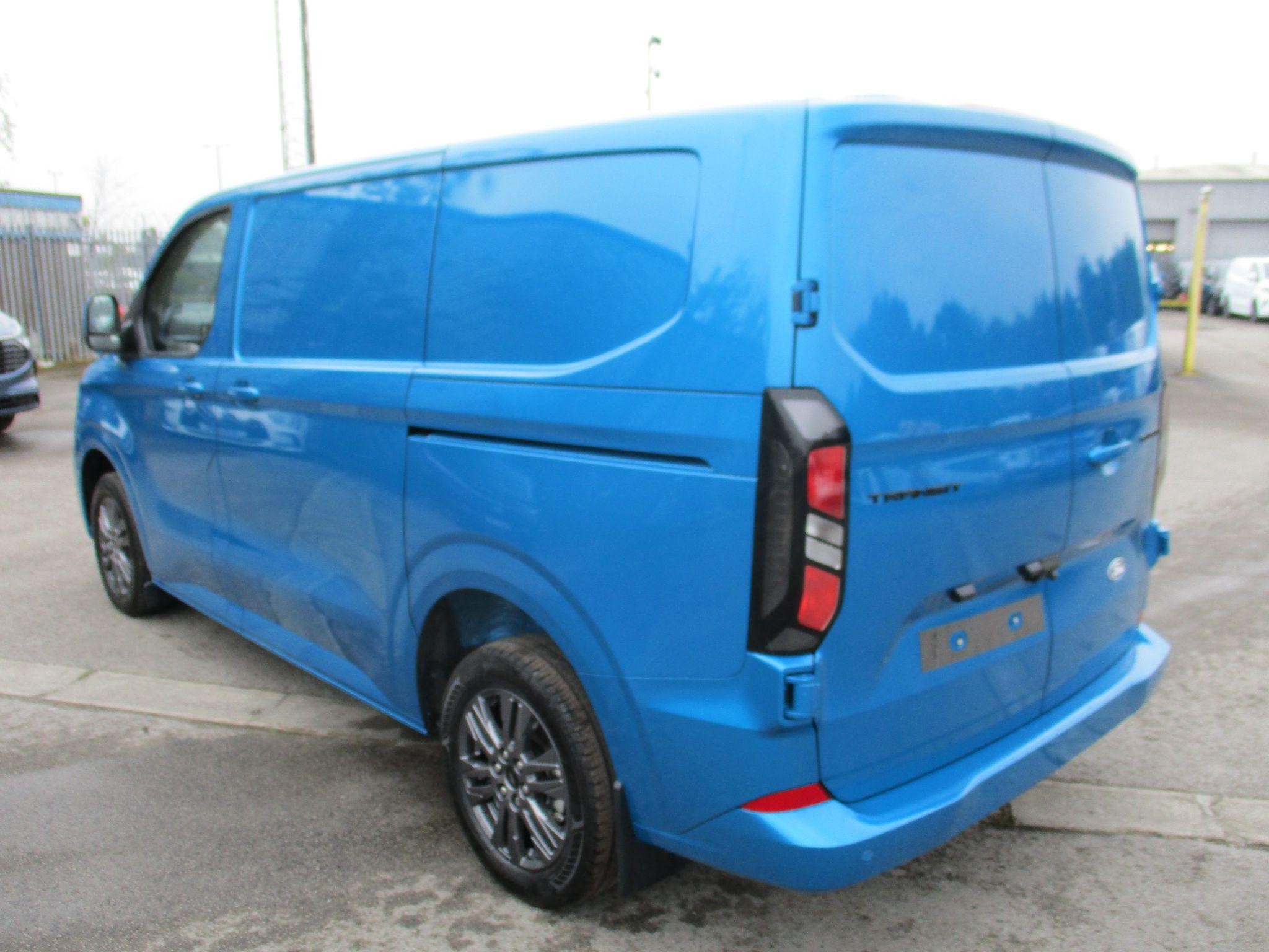 Ford Transit Custom Image 5