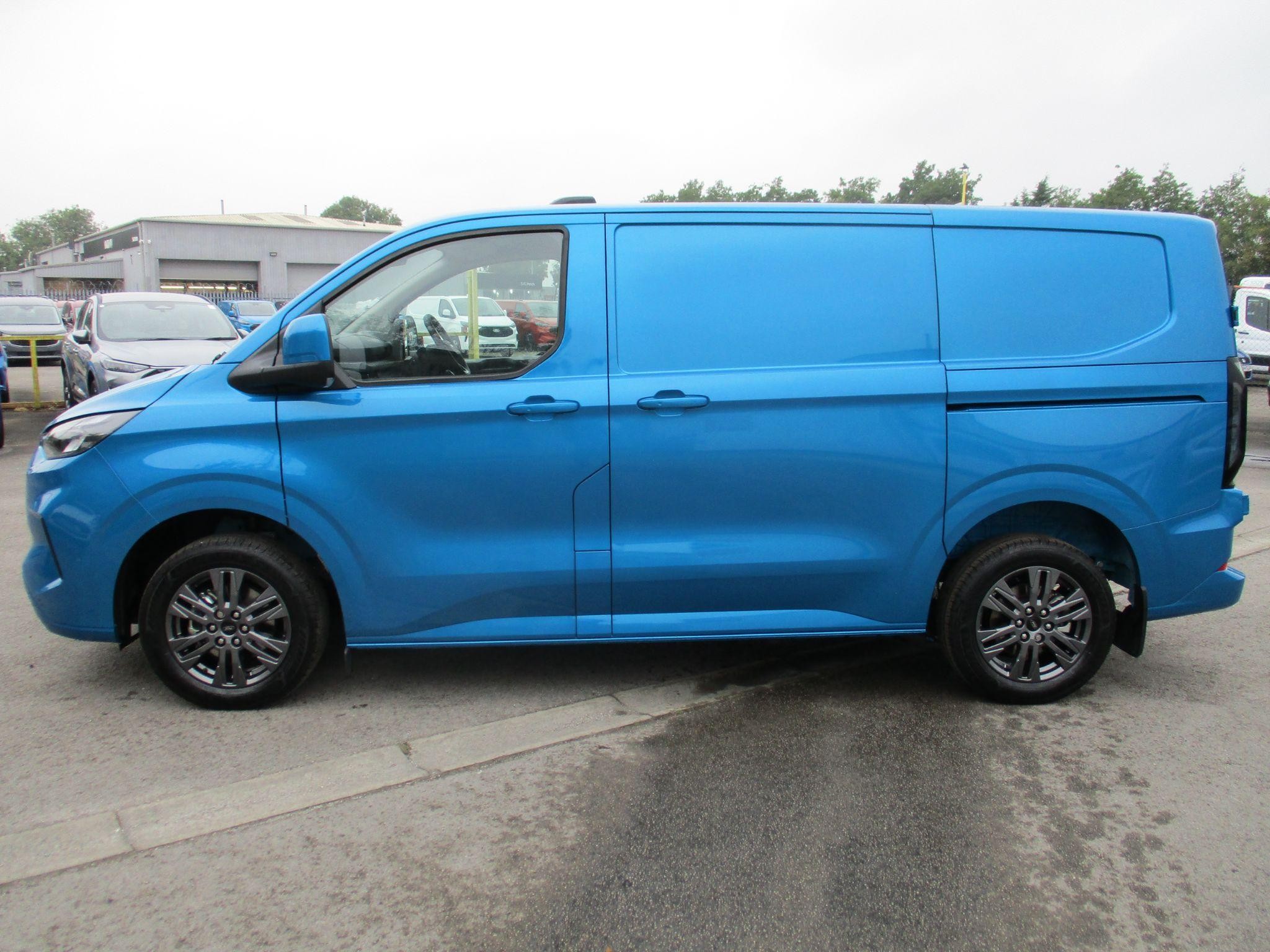 Ford Transit Custom Image 6