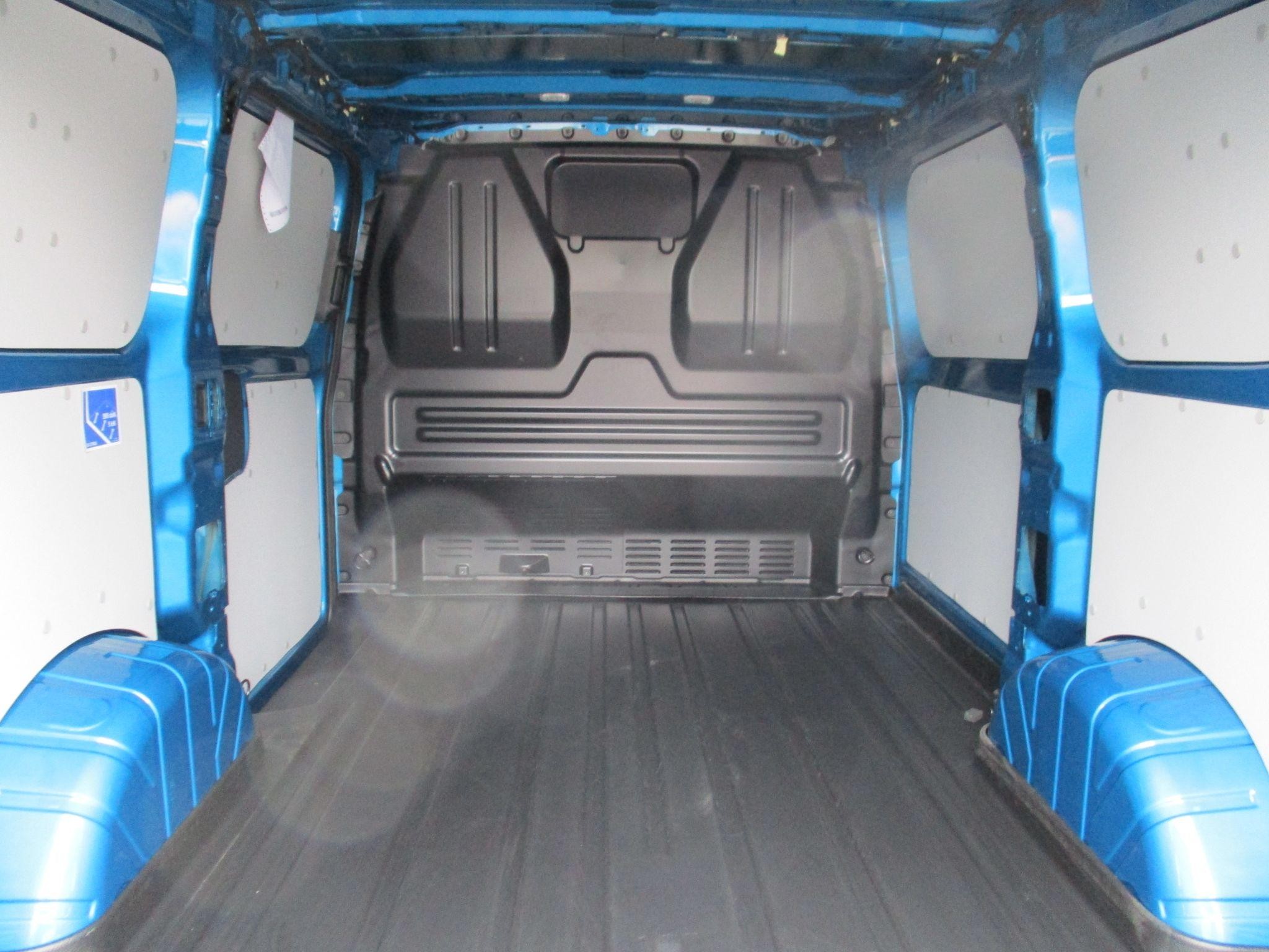 Ford Transit Custom Image 15