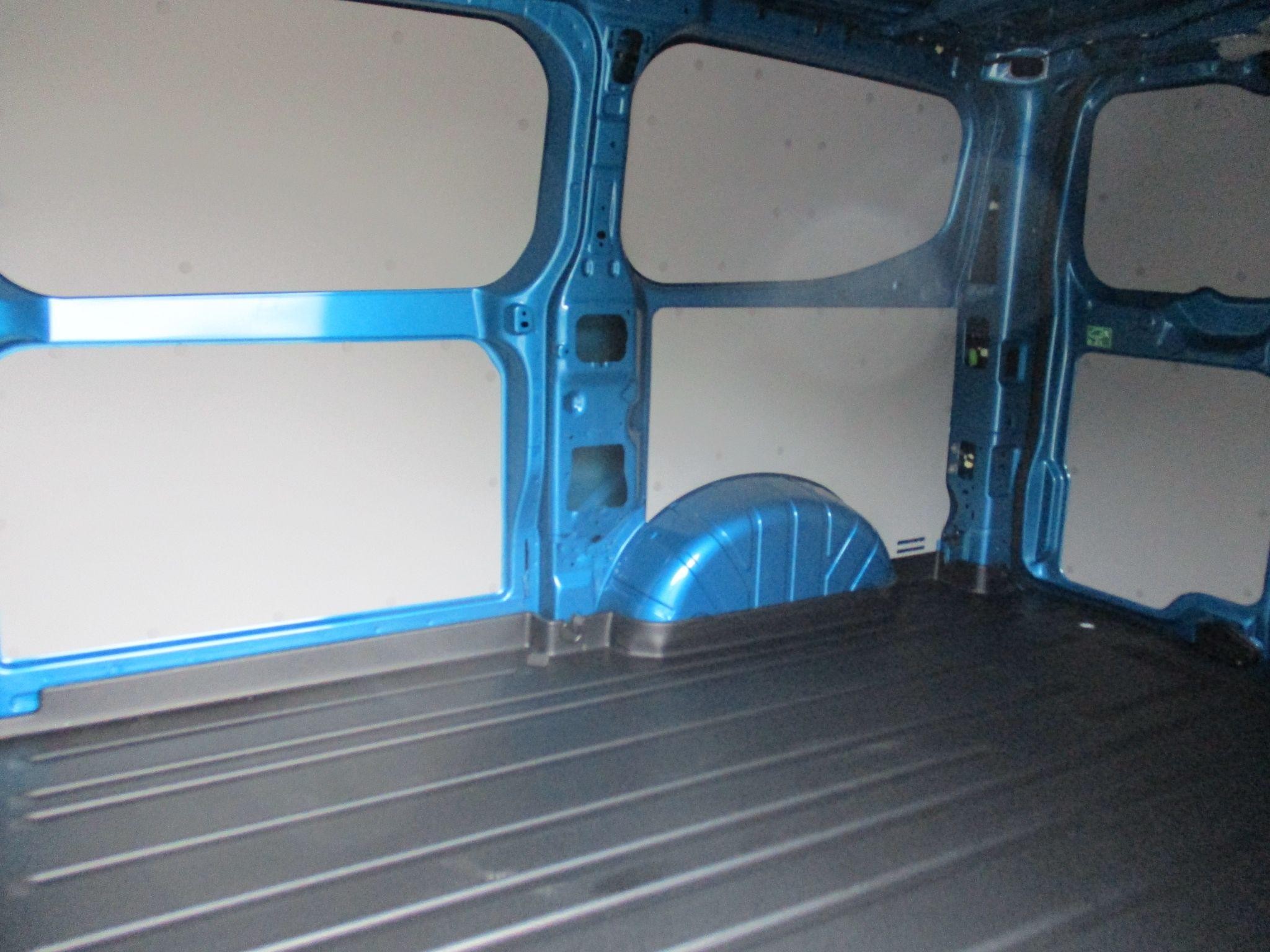 Ford Transit Custom Image 16