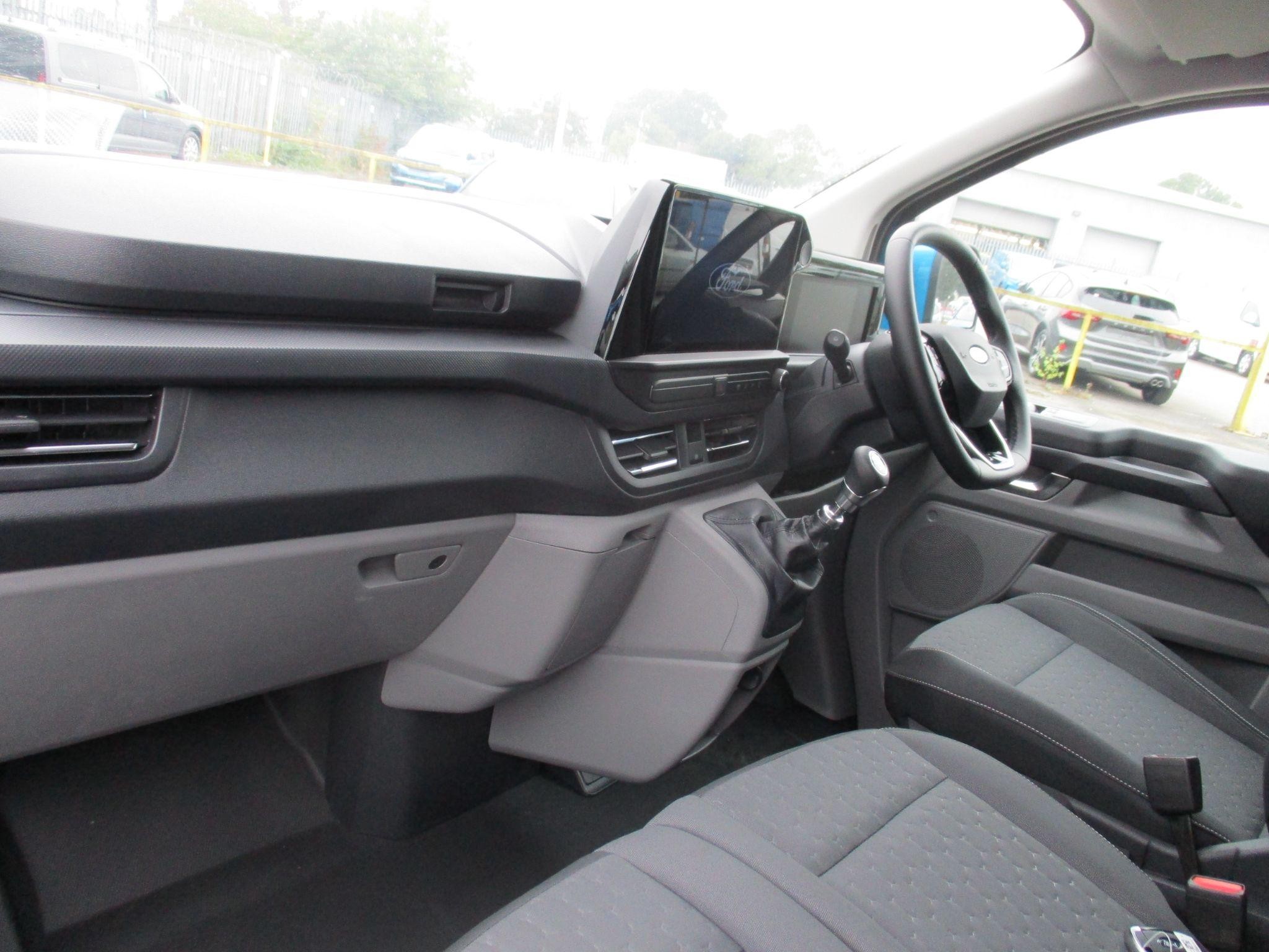 Ford Transit Custom Image 17