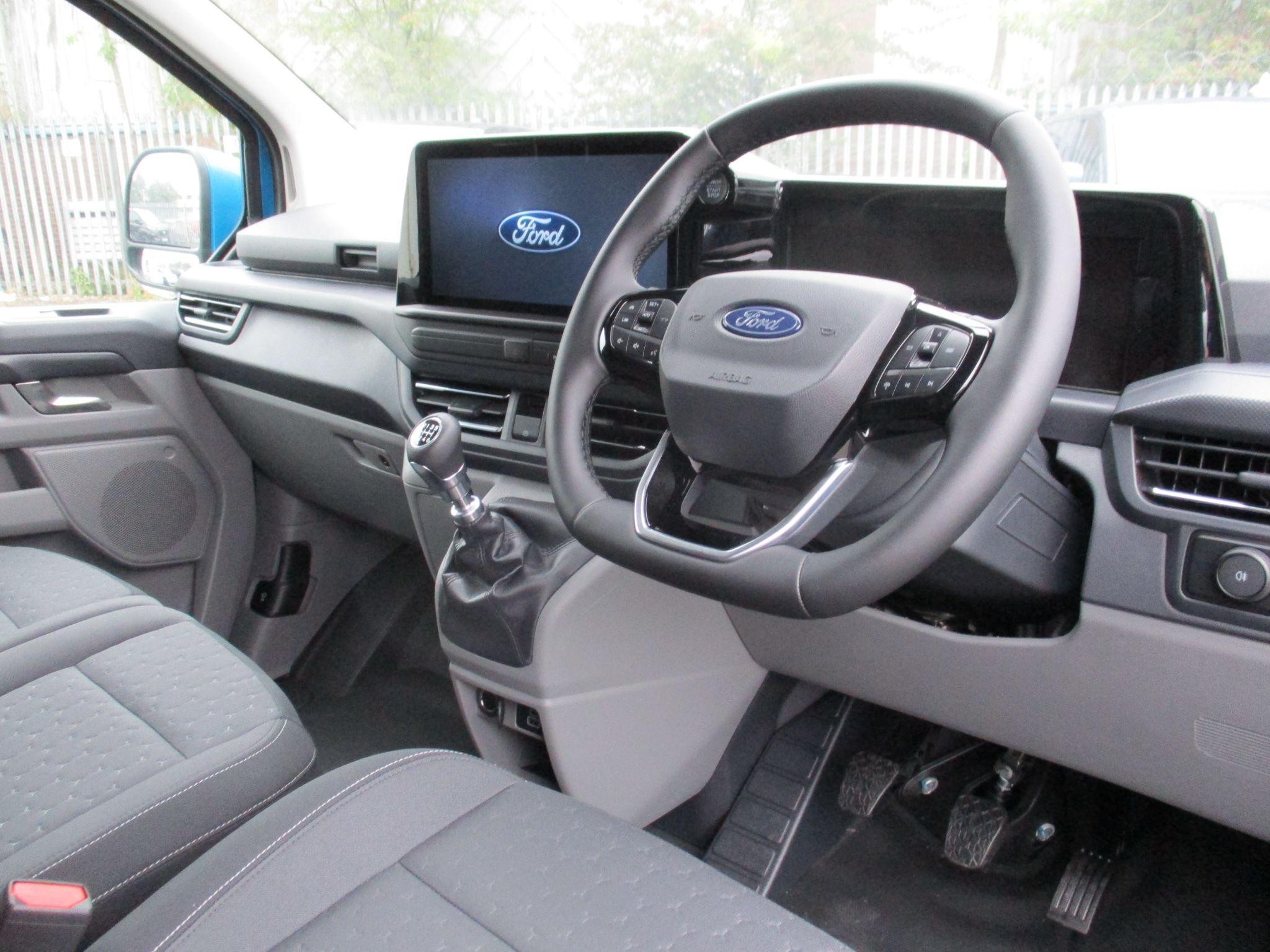 Ford Transit Custom Image 18