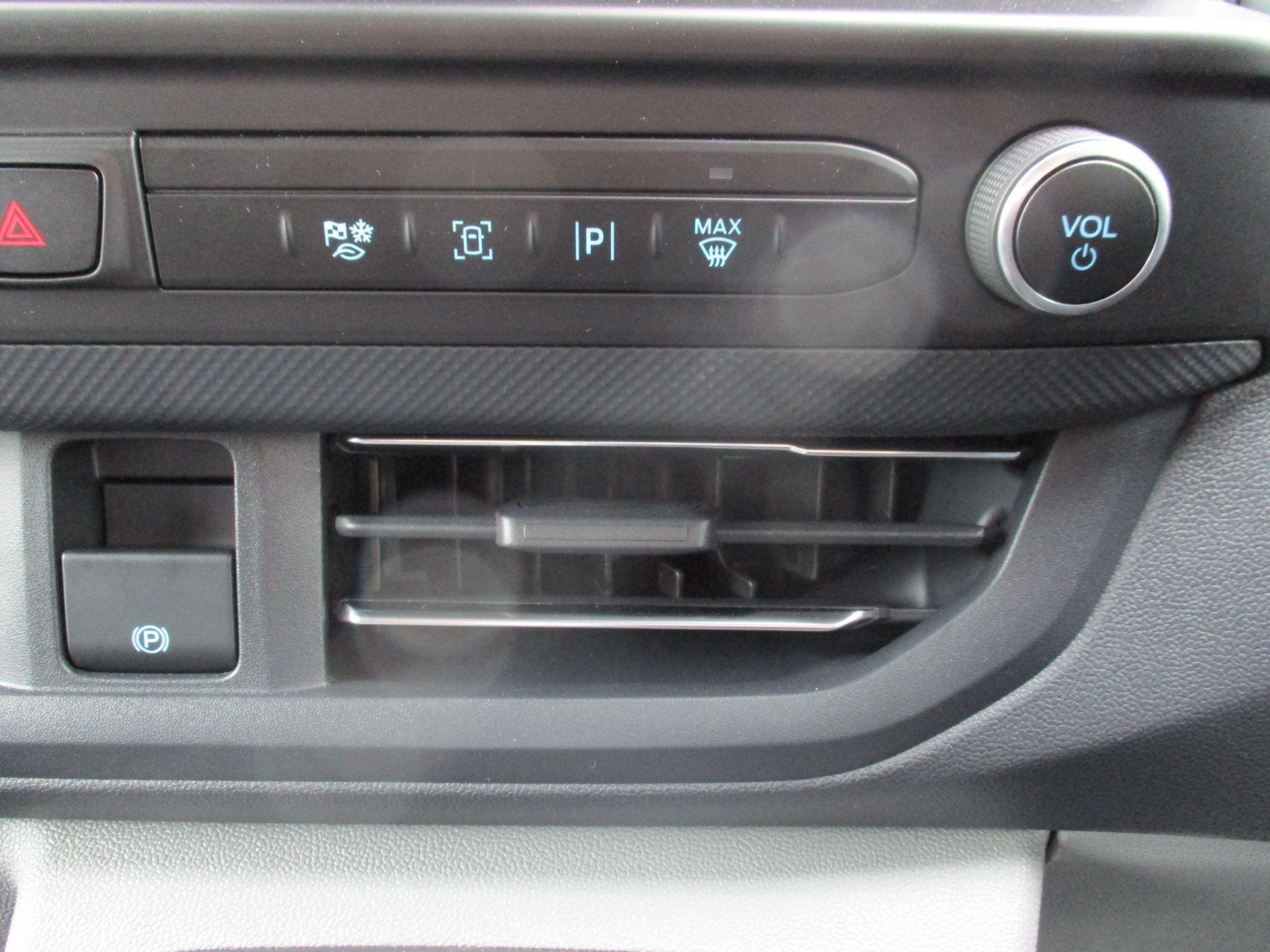 Ford Transit Custom Image 25
