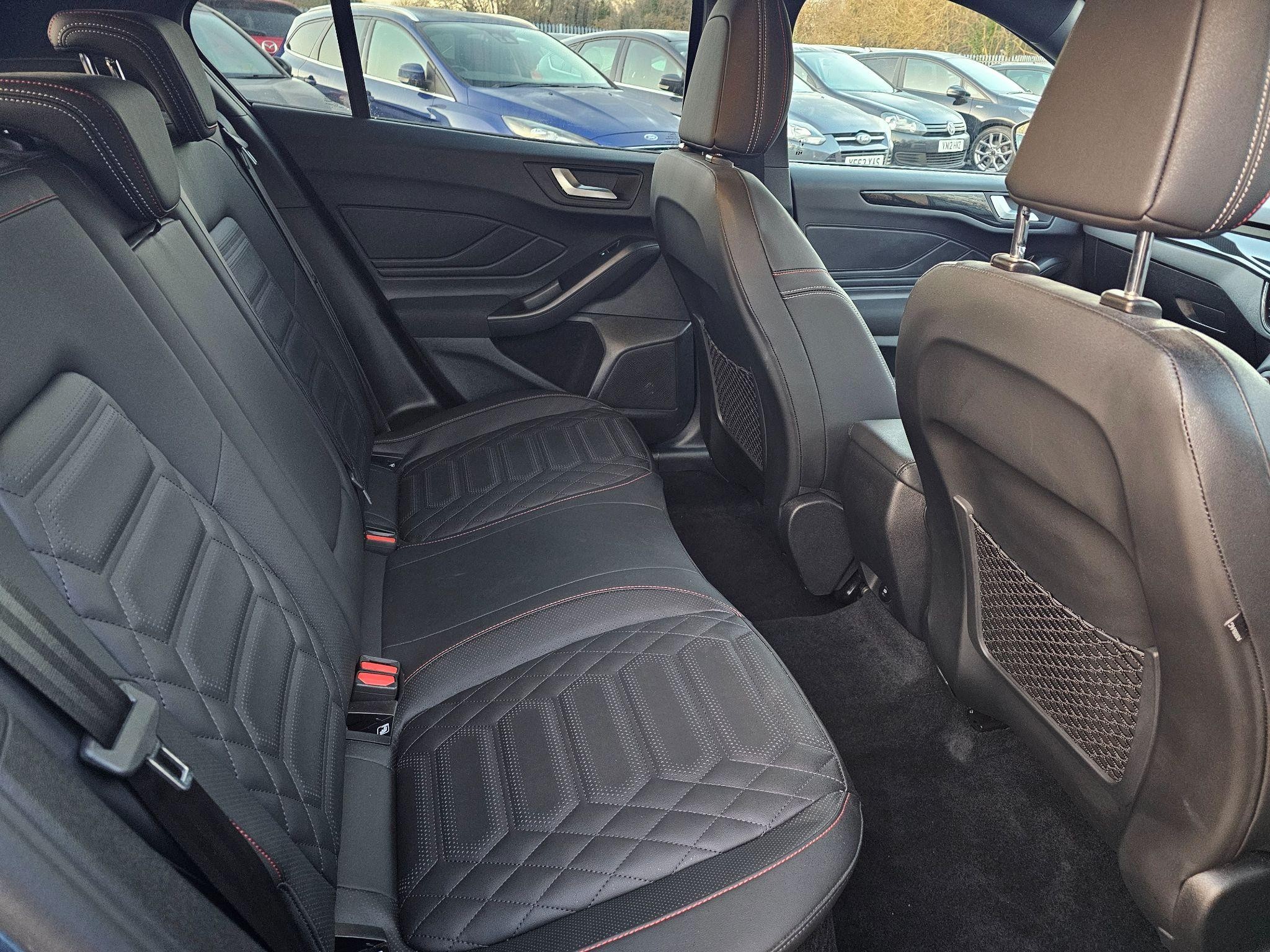 Ford Focus Image 13