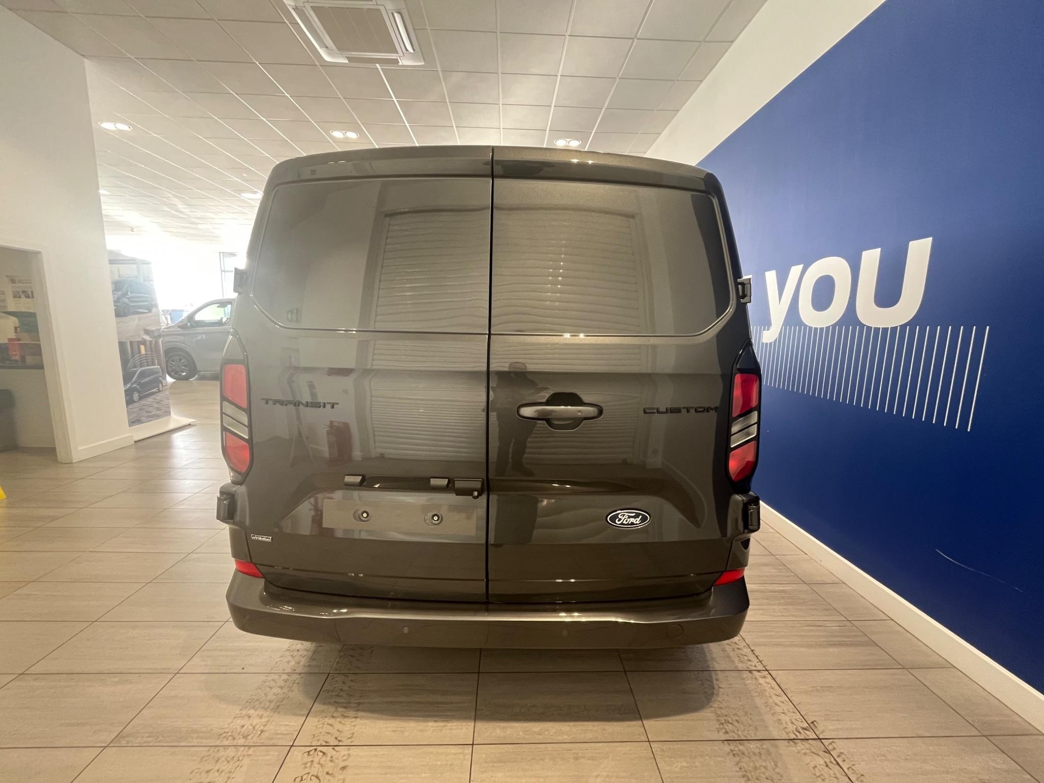 Ford Transit Custom Image 4