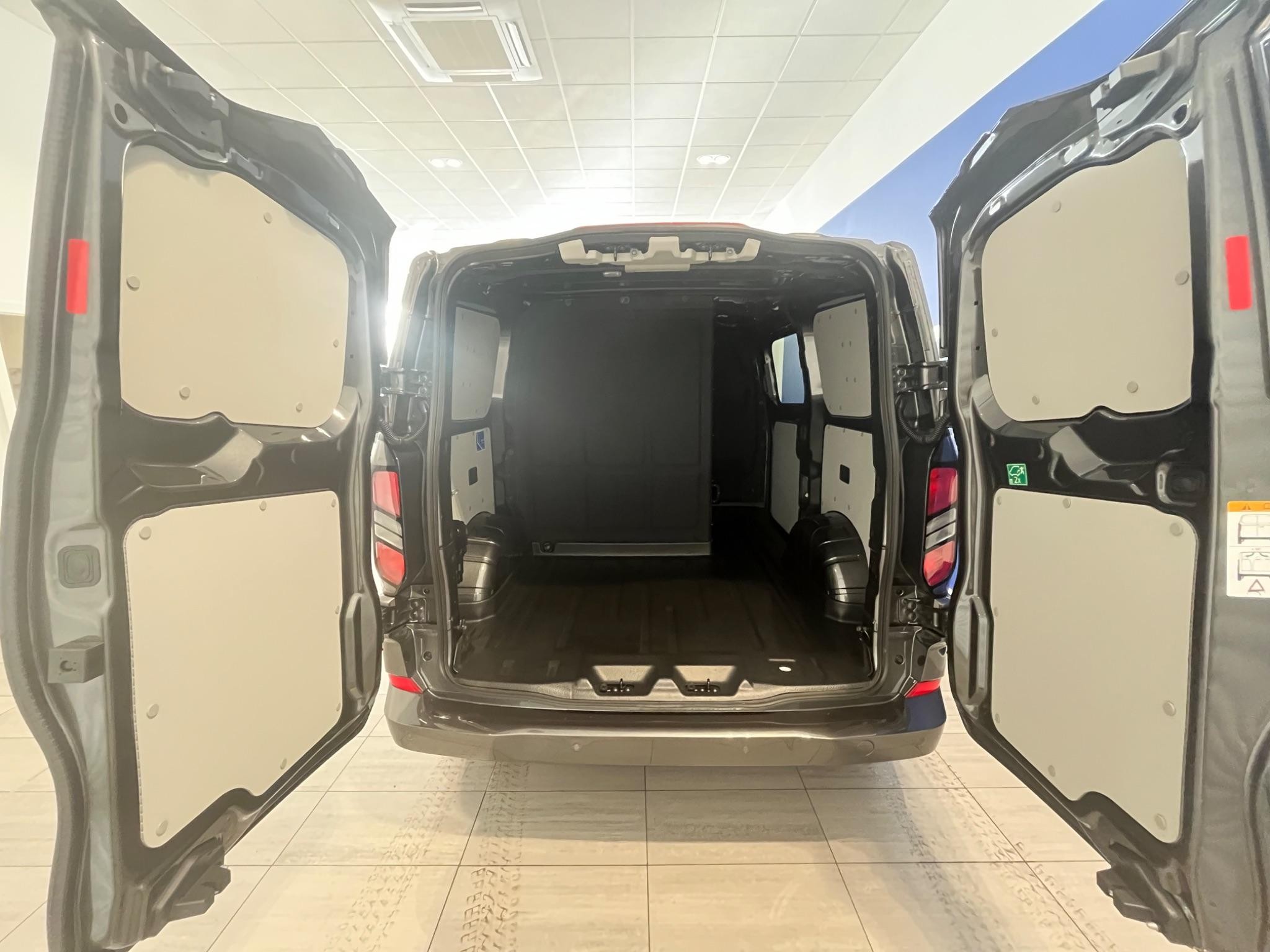 Ford Transit Custom Image 8