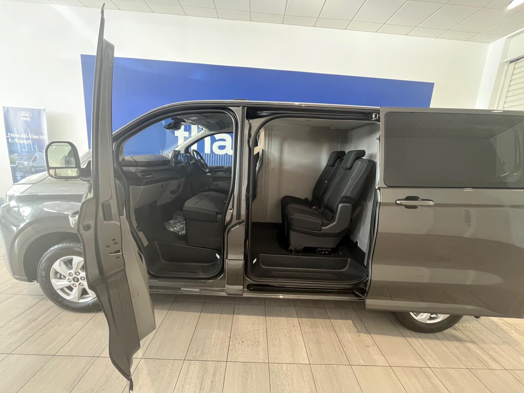 Ford Transit Custom Image 10