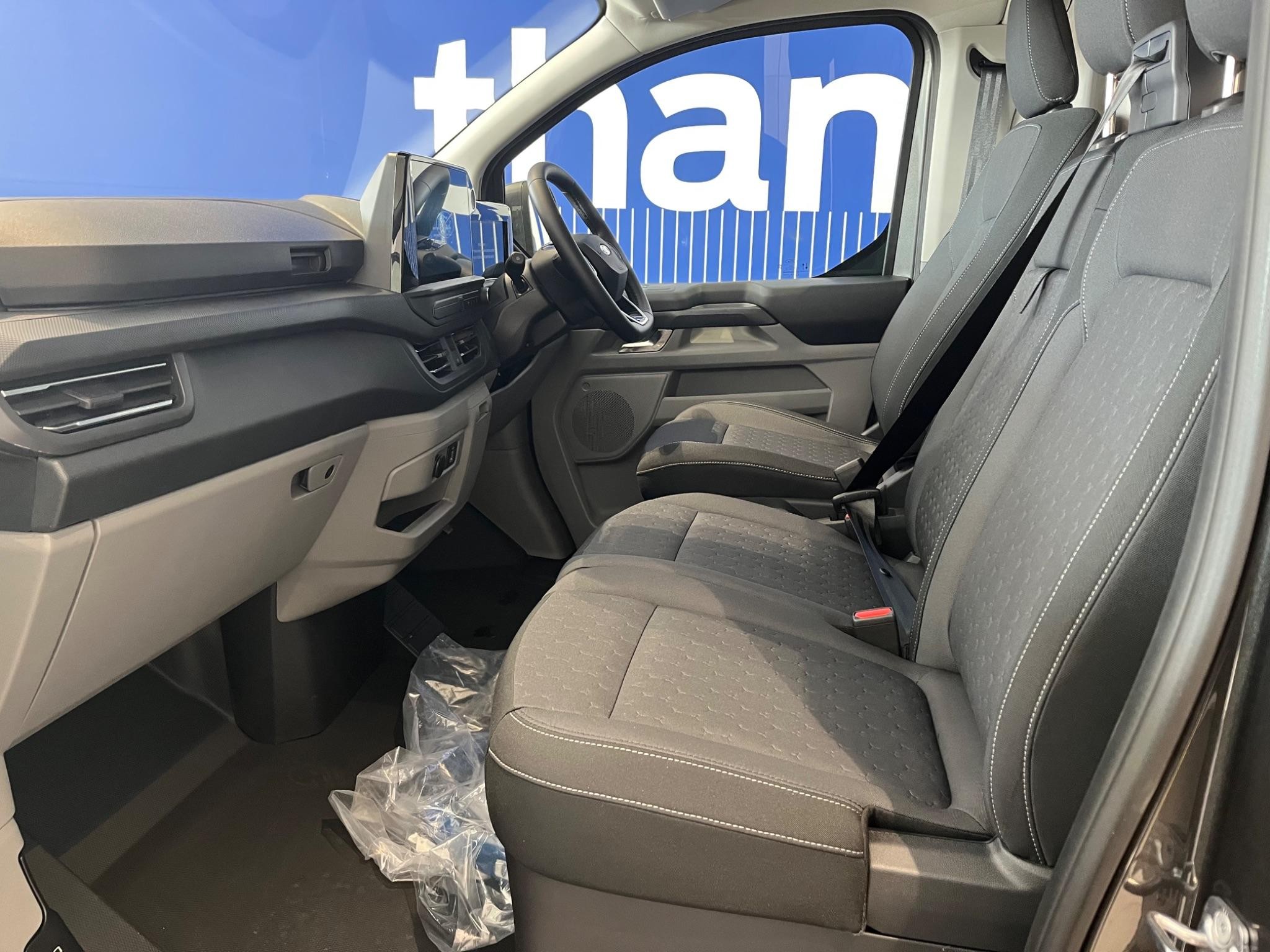Ford Transit Custom Image 11