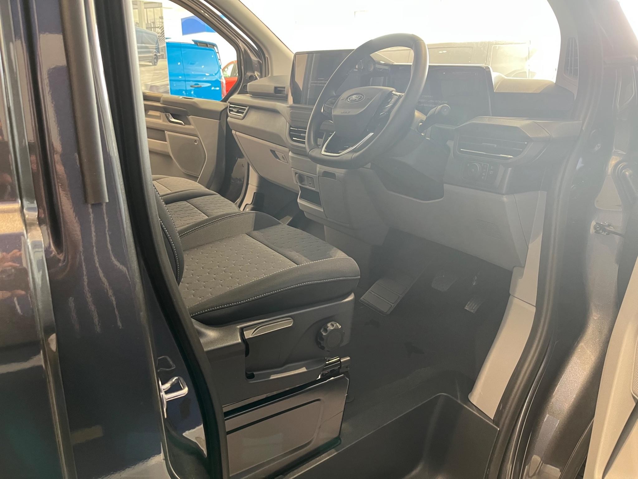 Ford Transit Custom Image 14