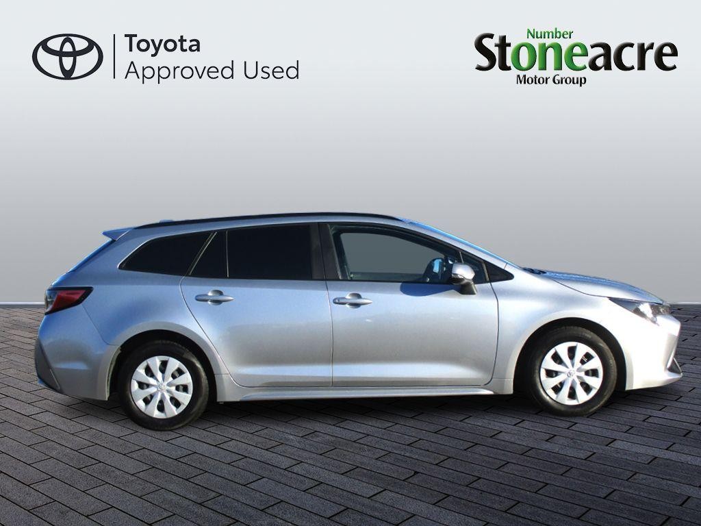 Toyota Corolla Commercial Image 4