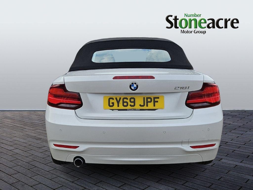 BMW 2 Series Image 4