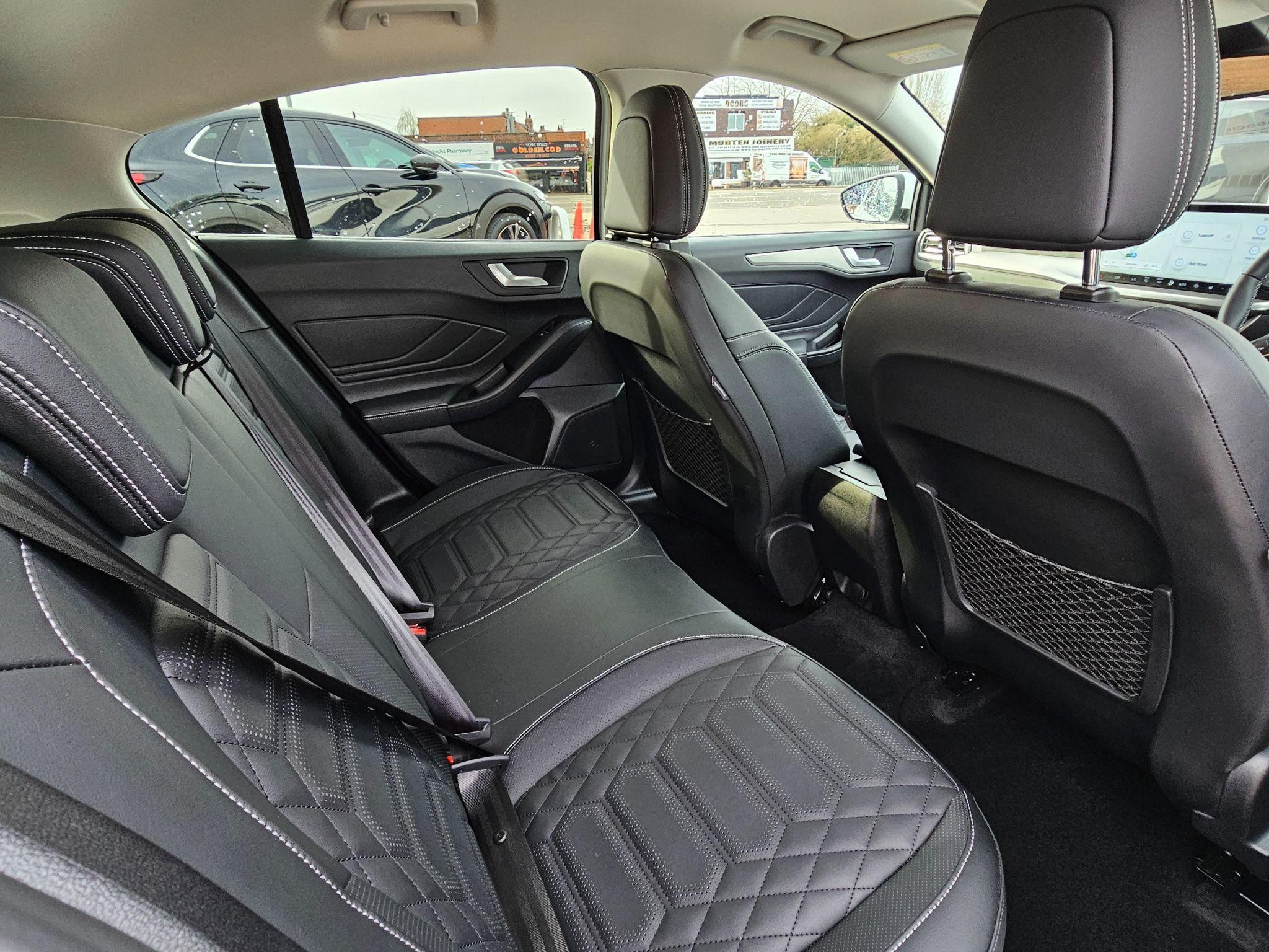 Ford Focus Image 14