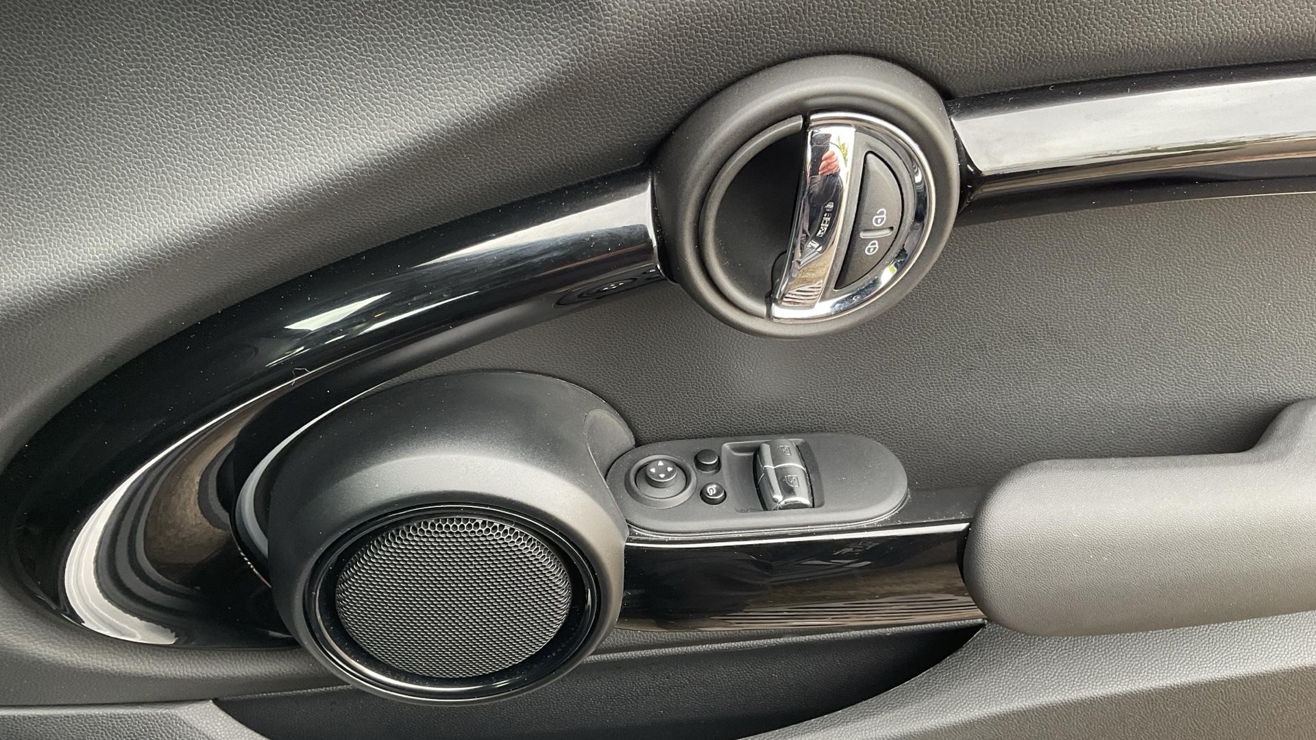 MINI Hatch Image 15