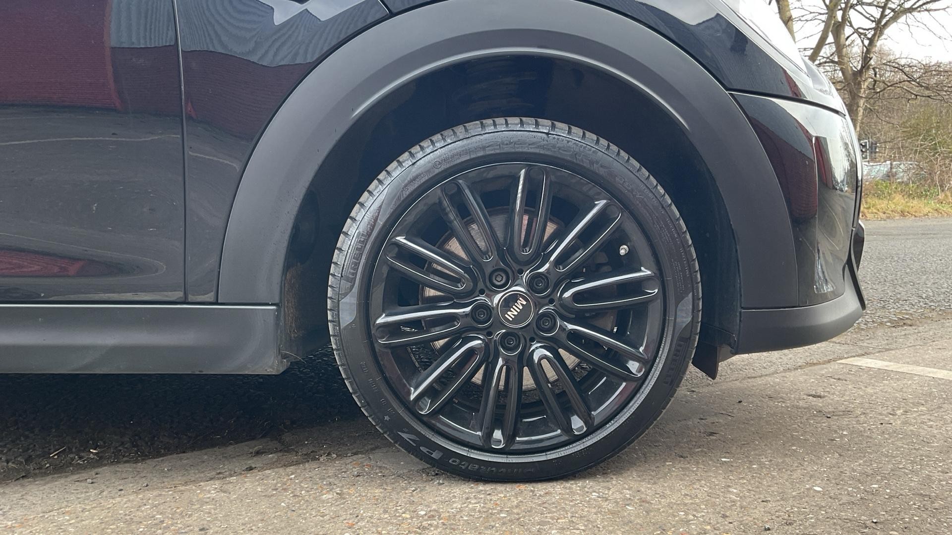 MINI Hatch Image 16