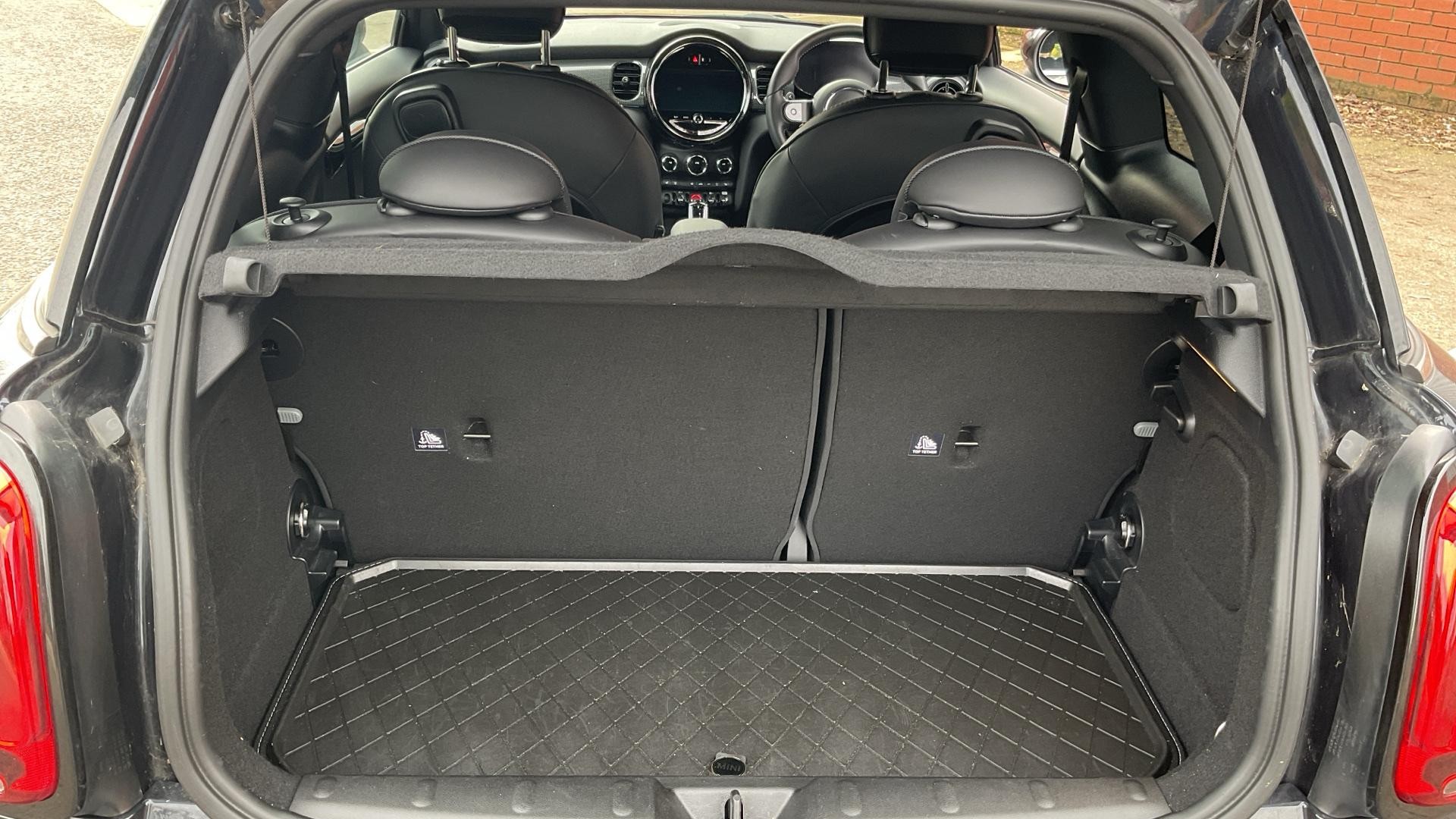 MINI Hatch Image 17