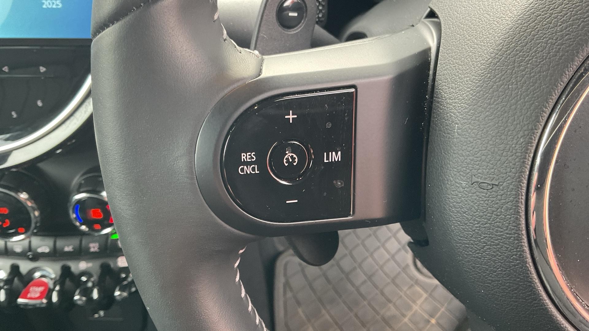 MINI Hatch Image 18