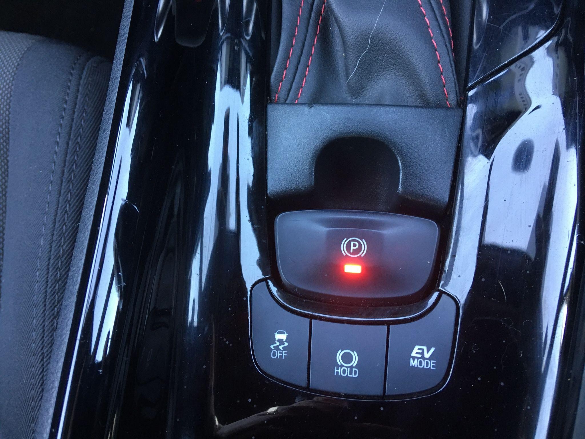 Toyota C-HR Image 38