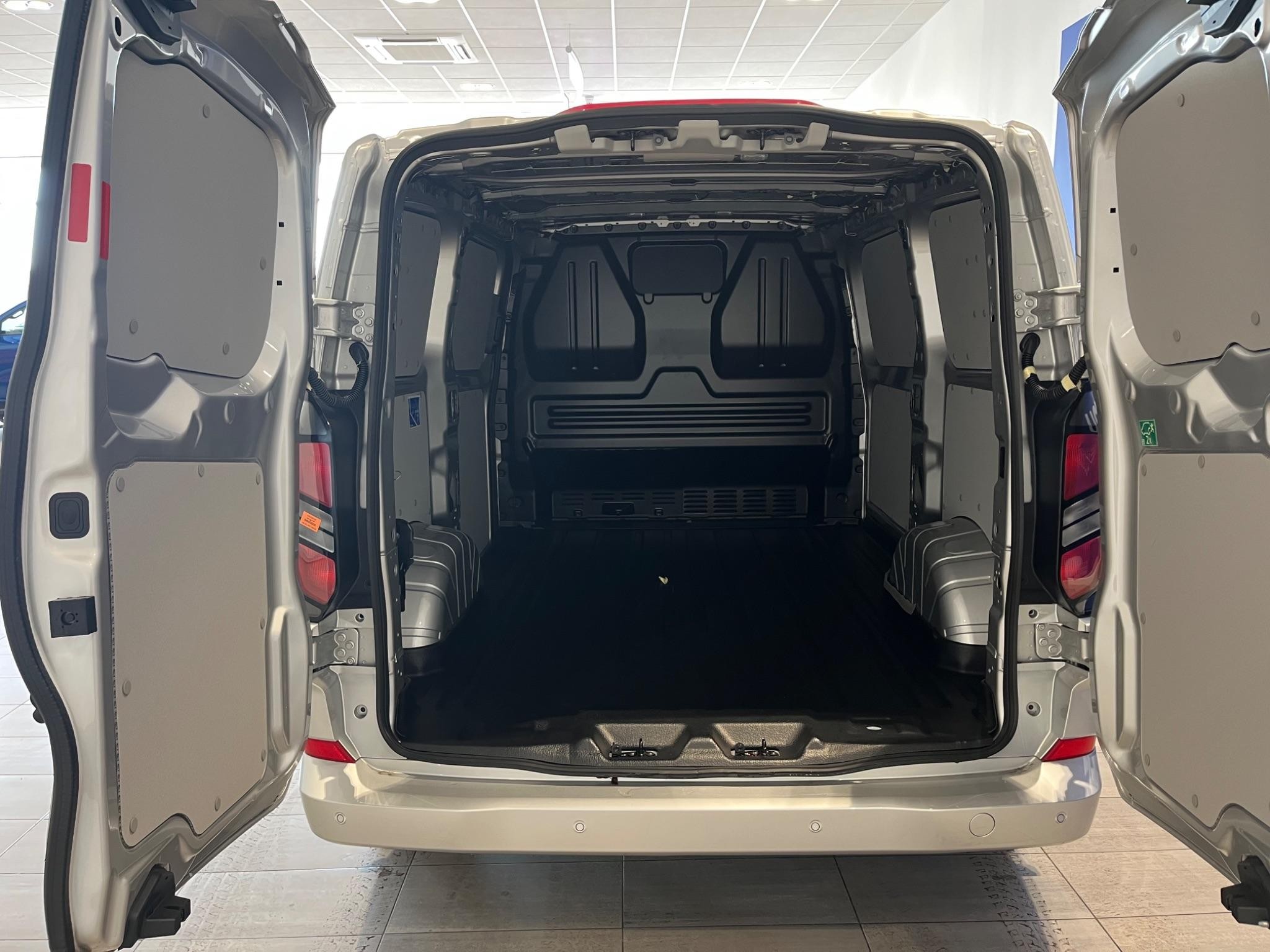 Ford Transit Custom Image 11