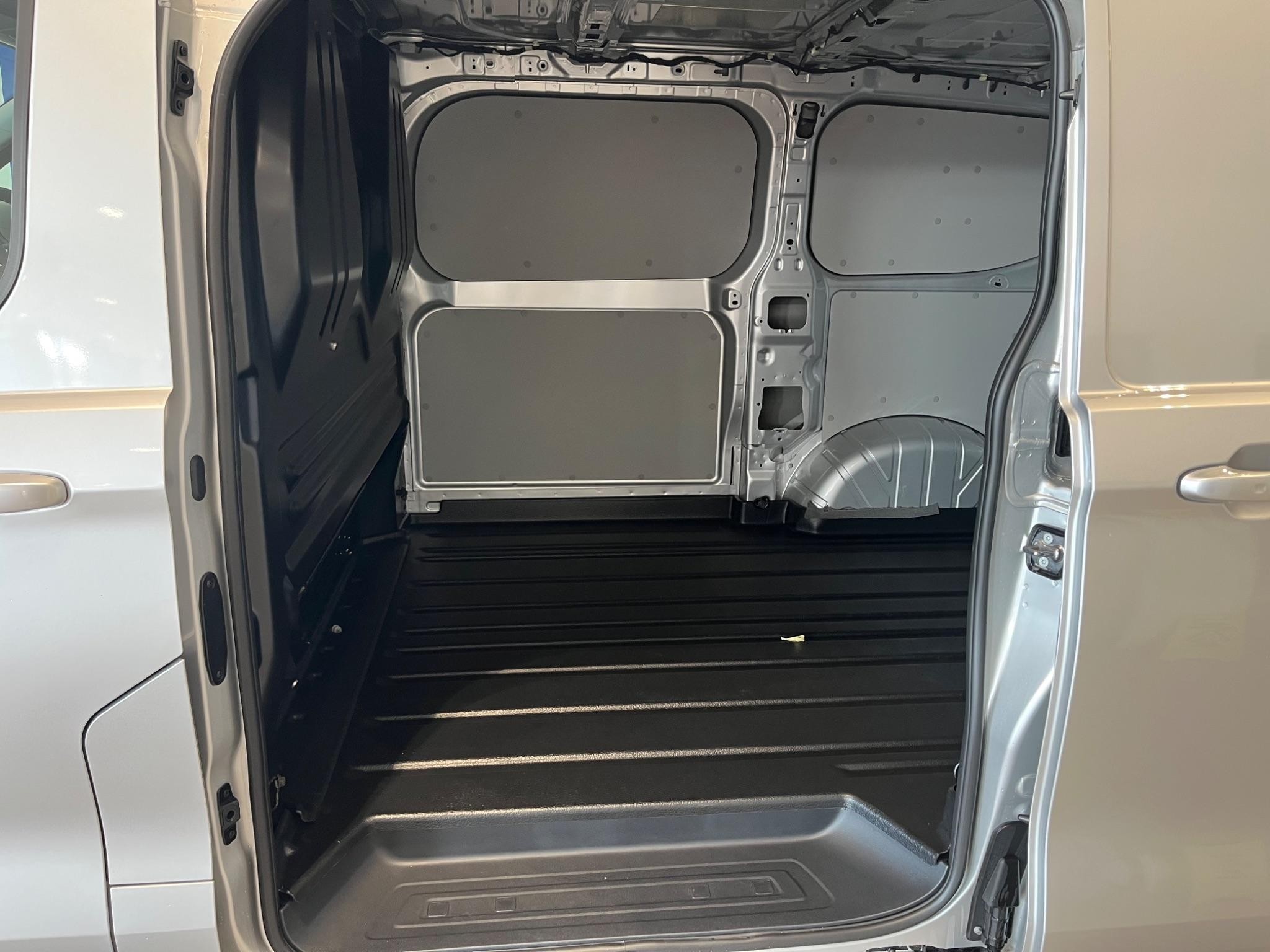 Ford Transit Custom Image 12