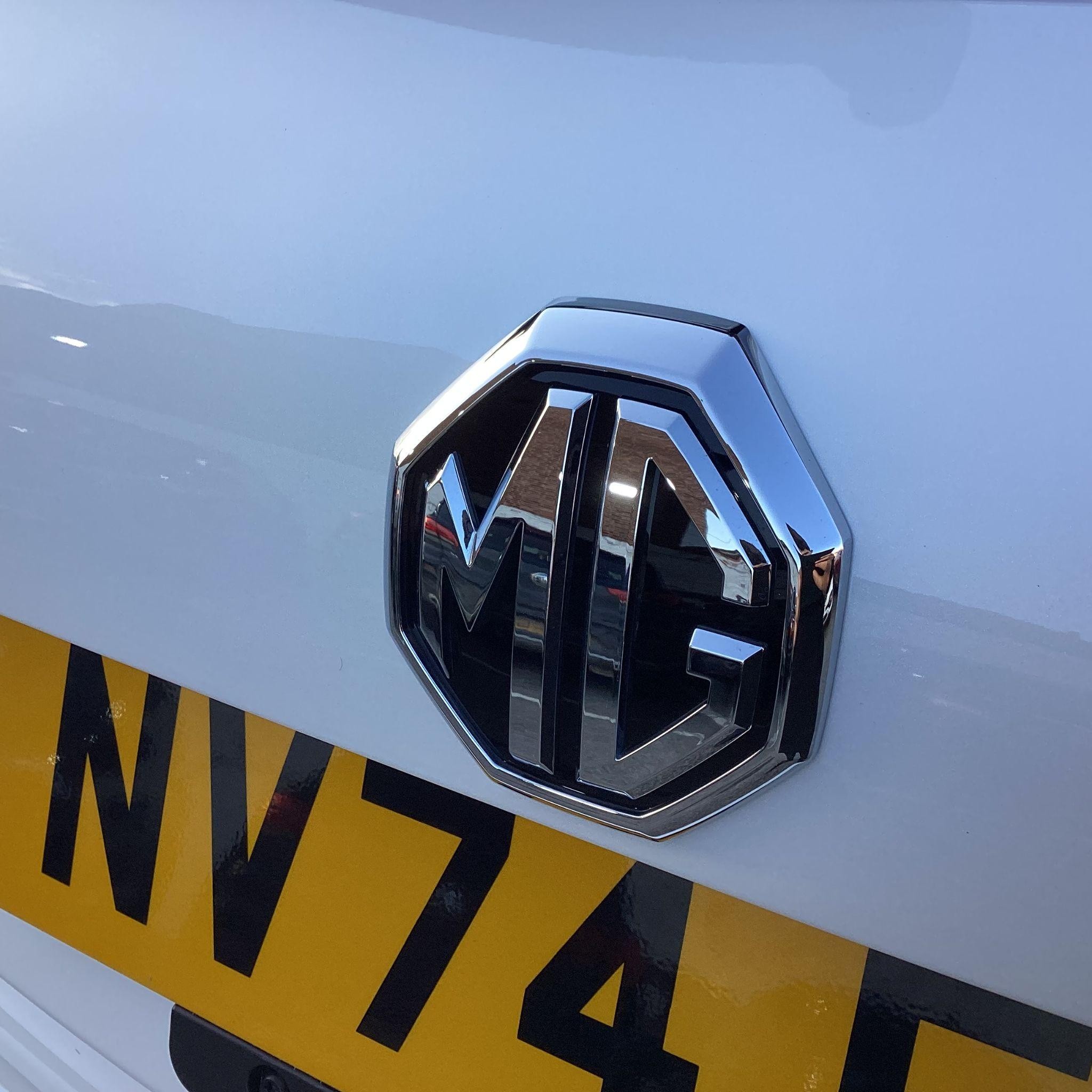 MG HS Plug-In Hybrid Image 17