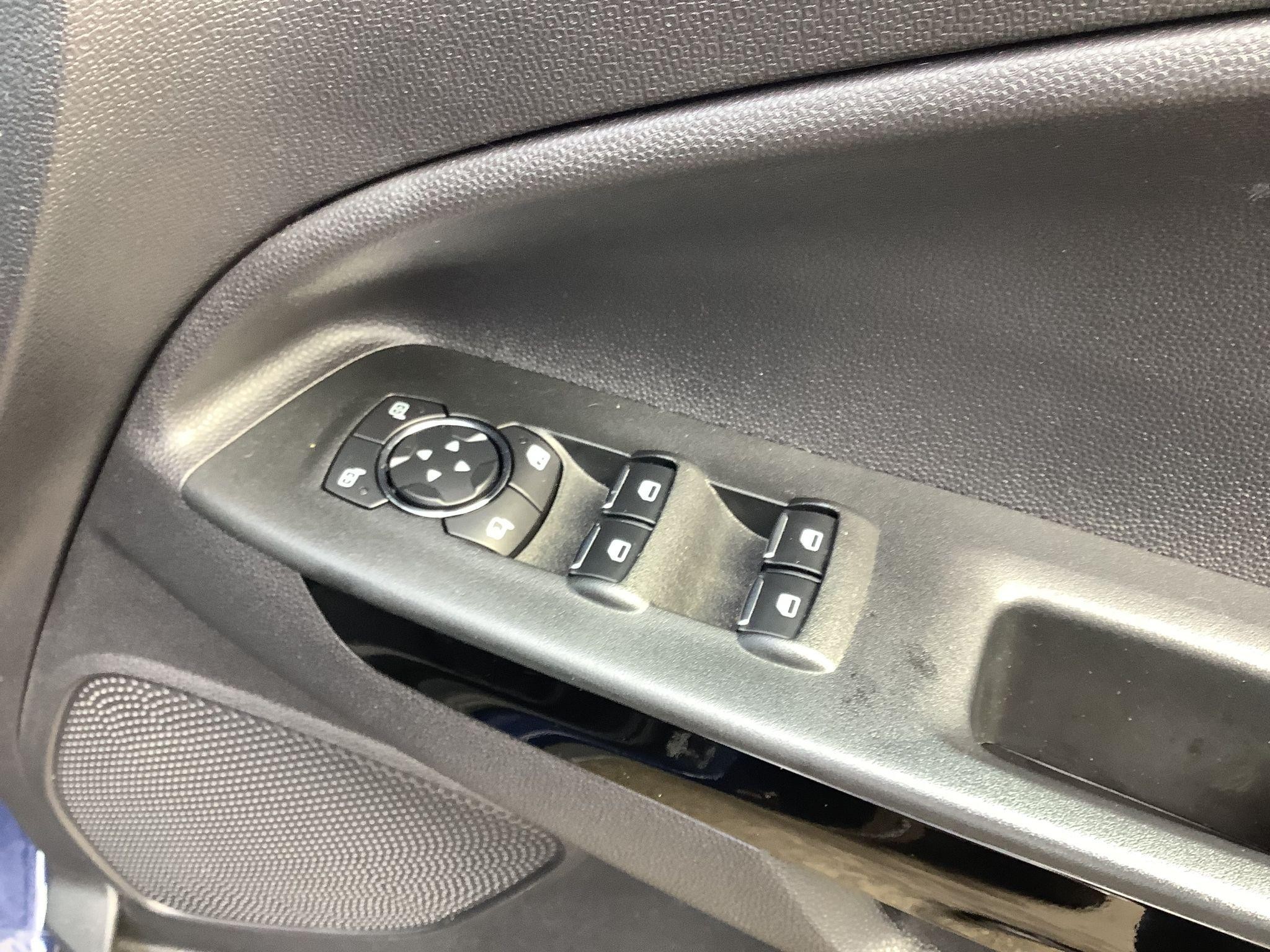 Ford EcoSport Image 12