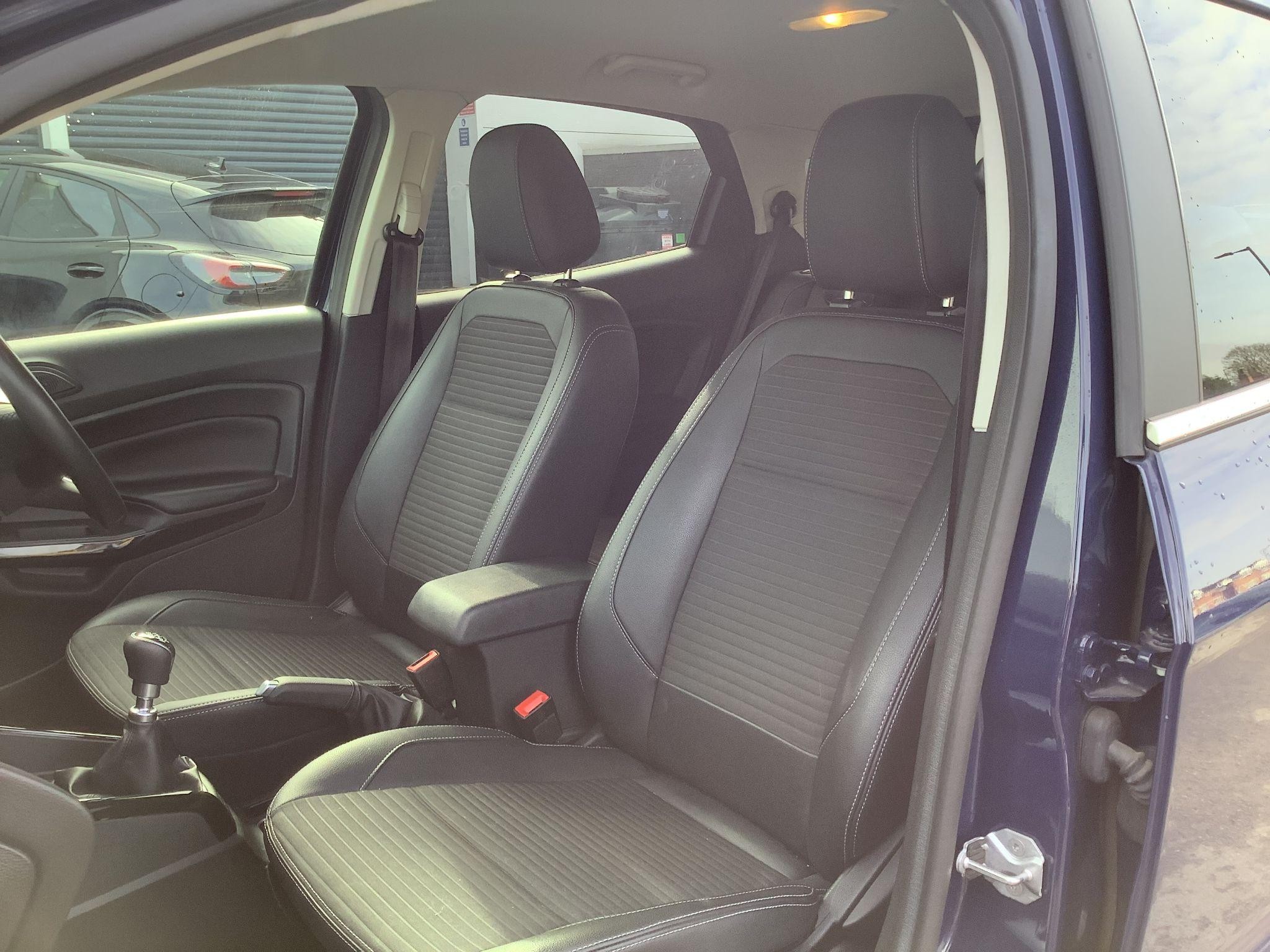 Ford EcoSport Image 25