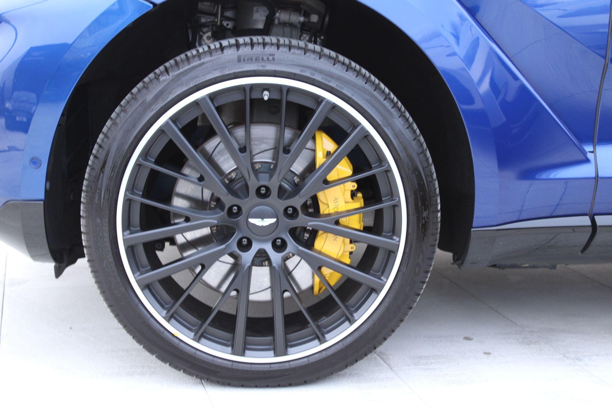 Aston Martin DBX Image 24
