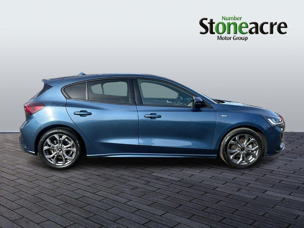Ford Focus Image 2