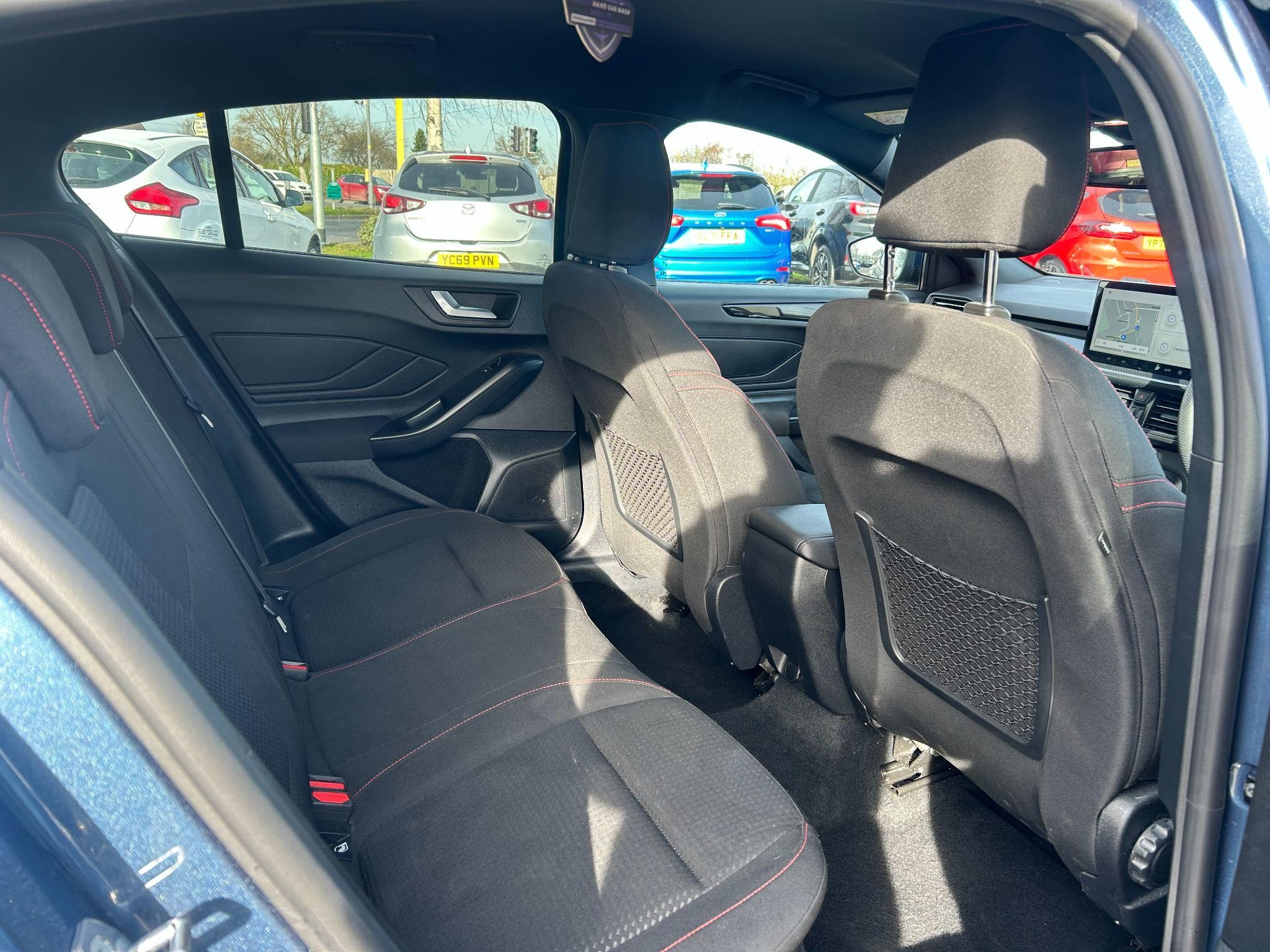Ford Focus Image 14
