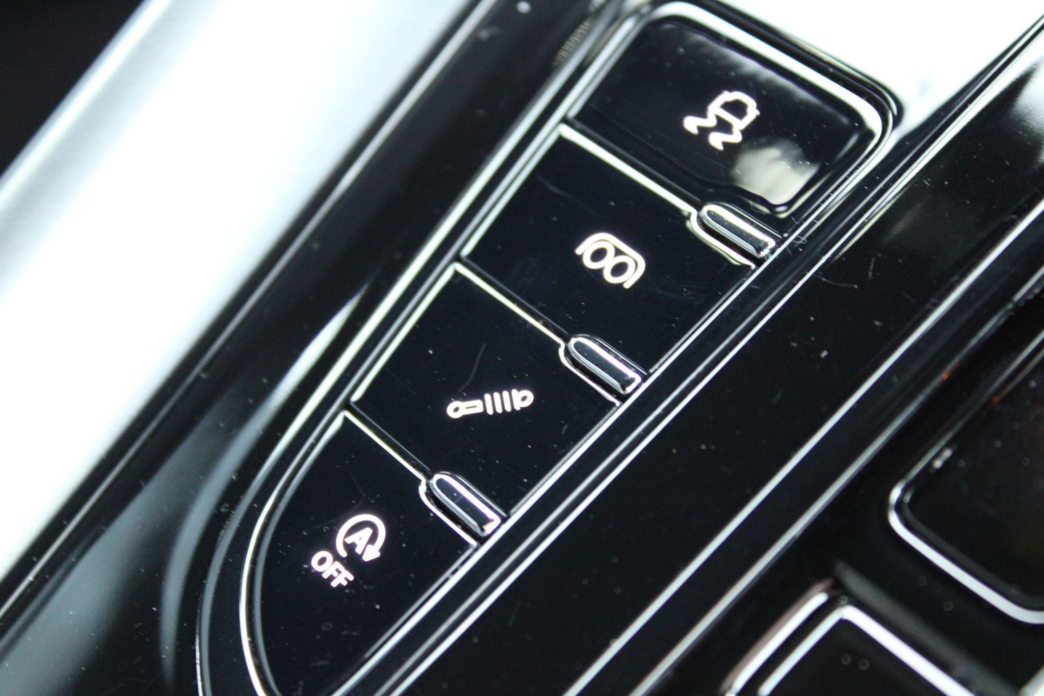 Aston Martin DB12 Image 16